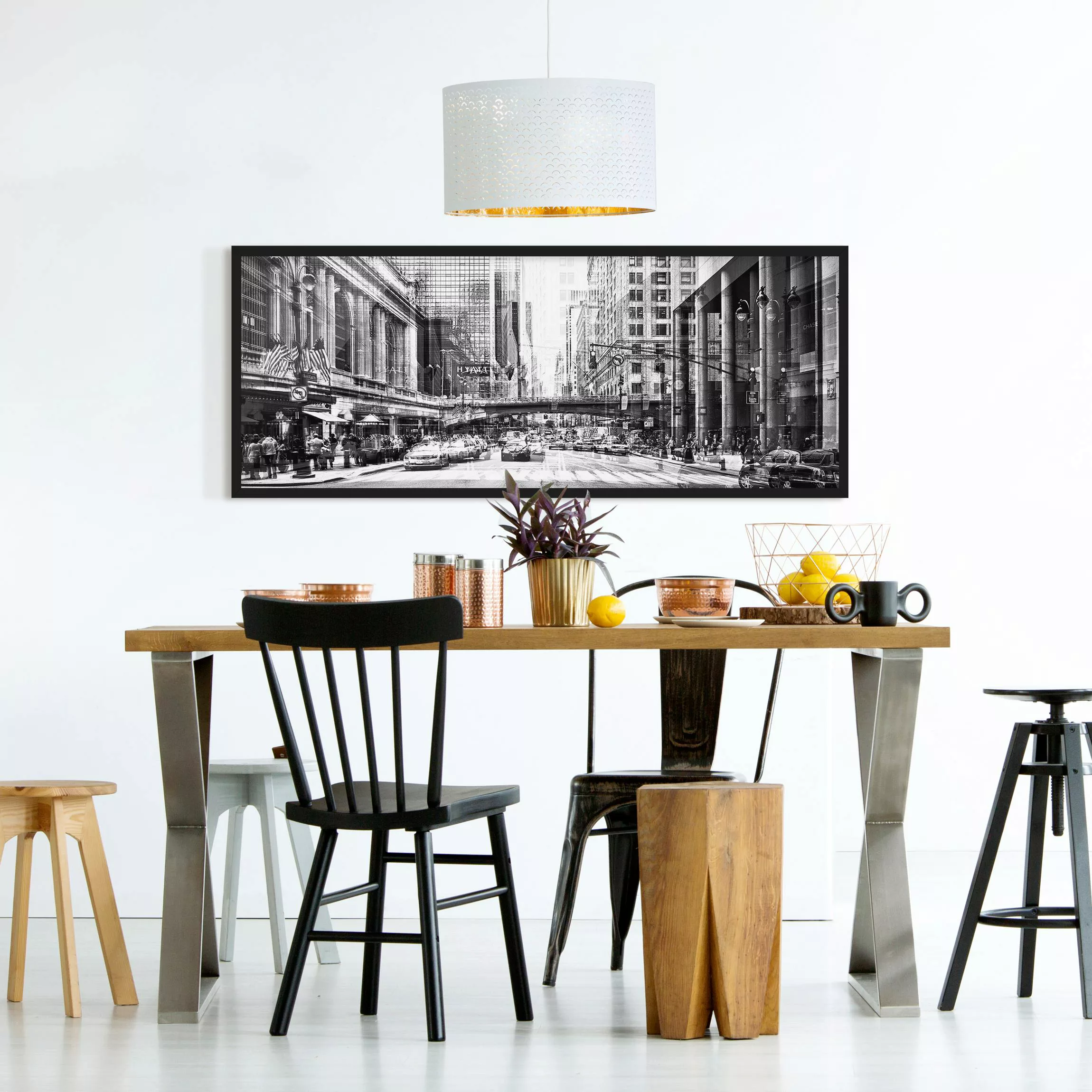 Bild mit Rahmen Architektur & Skyline - Panorama NYC Urban schwarz-weiß günstig online kaufen
