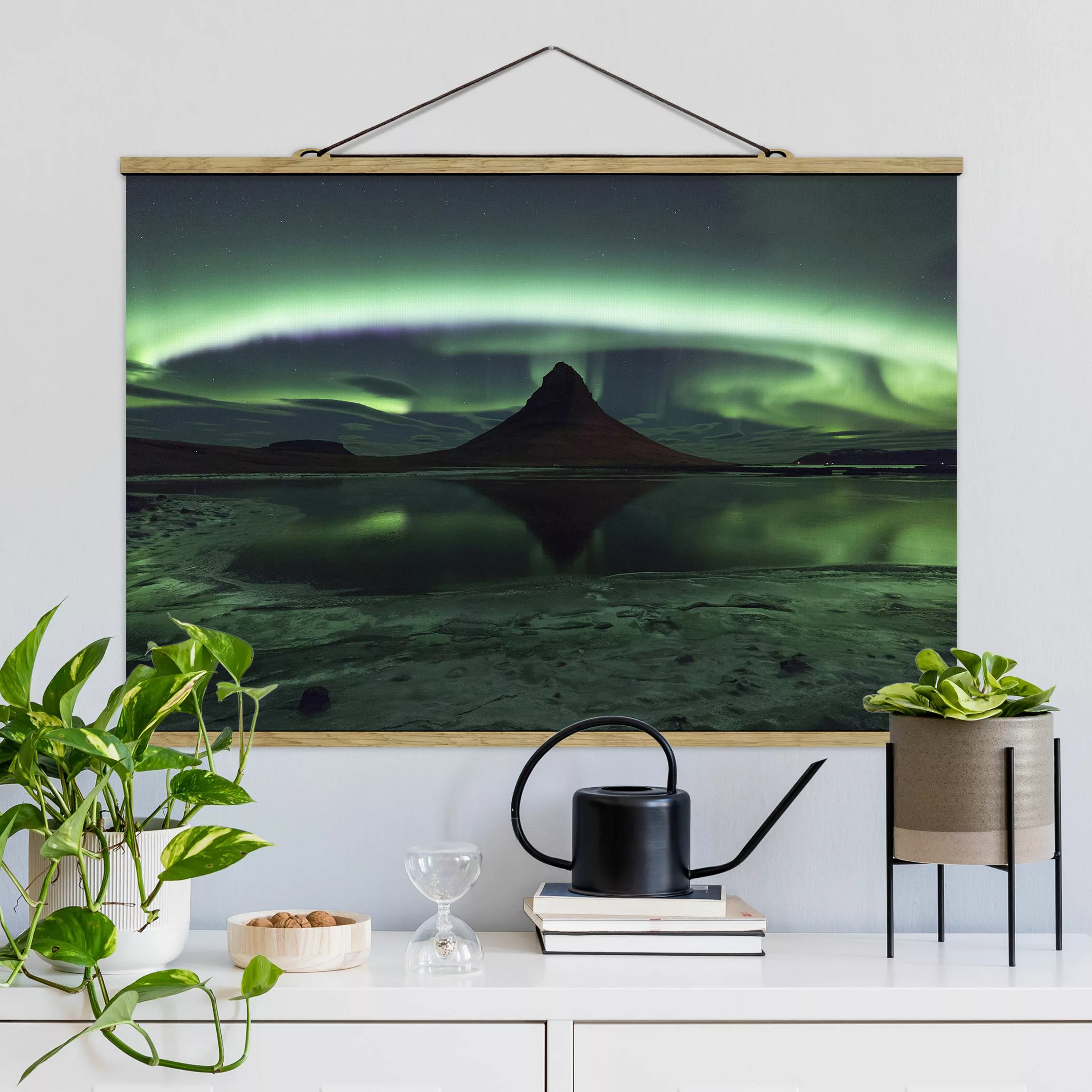 Stoffbild Berge mit Posterleisten - Querformat Polarlicht in Island günstig online kaufen