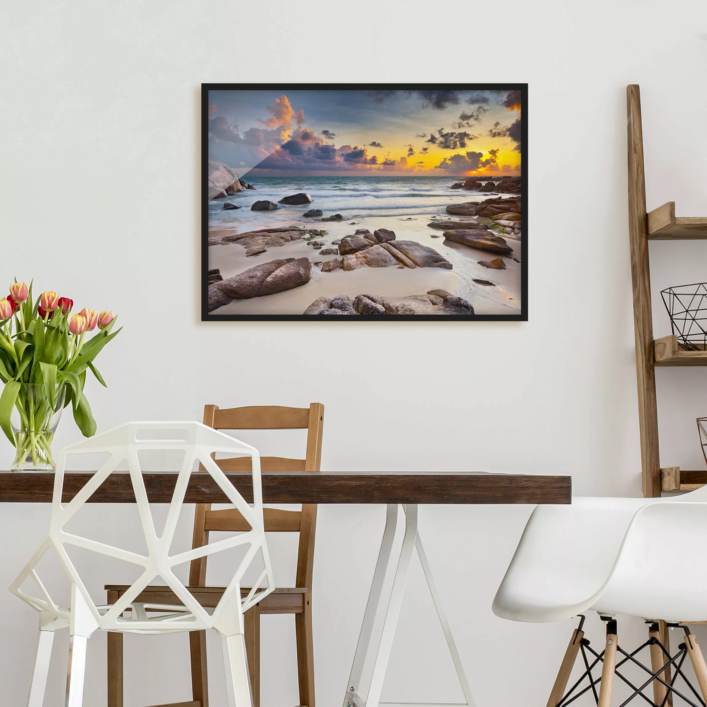Bild mit Rahmen Natur & Landschaft - Querformat Strand Sonnenaufgang in Tha günstig online kaufen