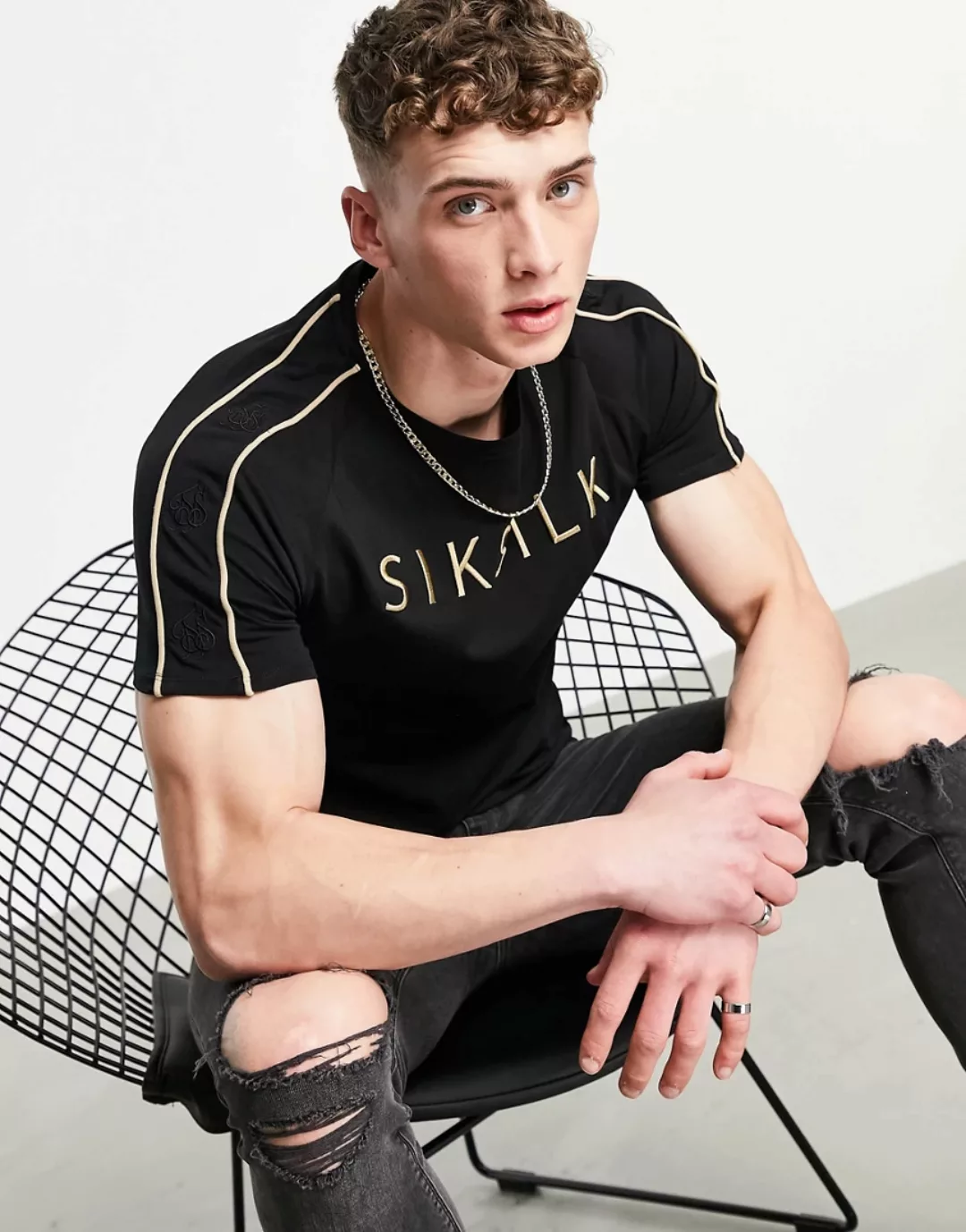 Siksilk – Astro – T-Shirt mit Raglanärmeln in Schwarz günstig online kaufen