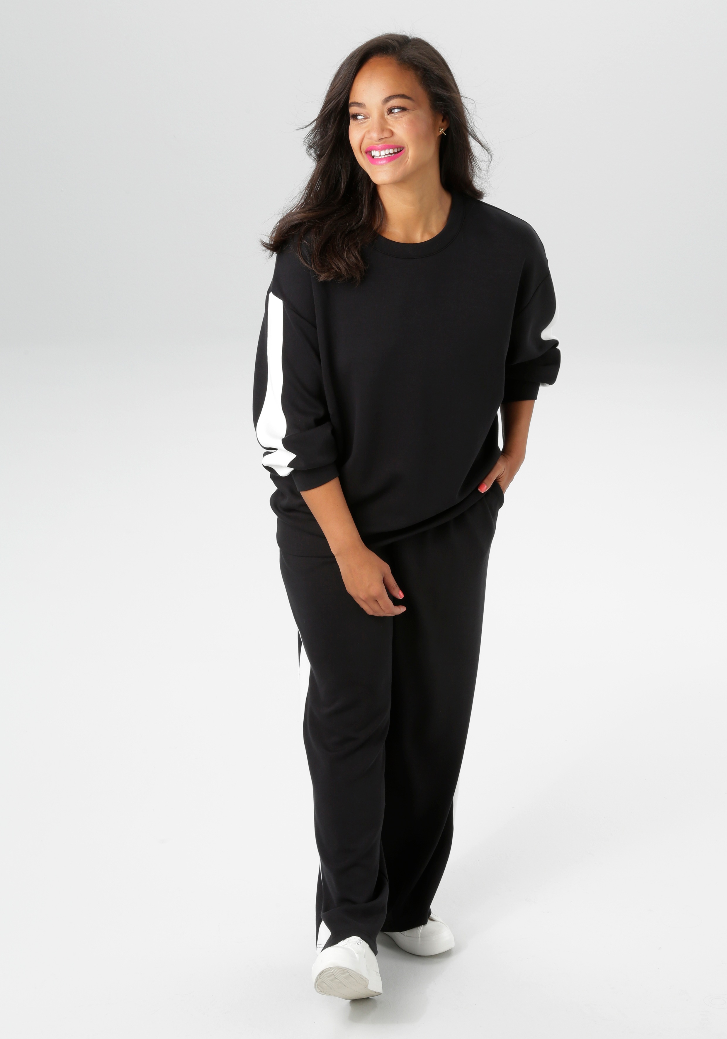 Aniston PLUS Sweatshirt, mit trendigen Seitenstreifen - NEUE KOLLEKTION günstig online kaufen