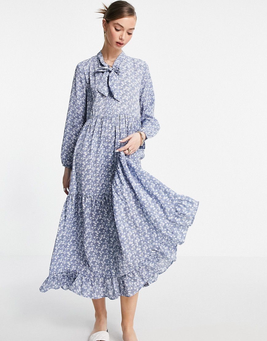 Urban Threads – Gestuftes Maxi-Hängerkleid mit Blumenmuster-Blau günstig online kaufen