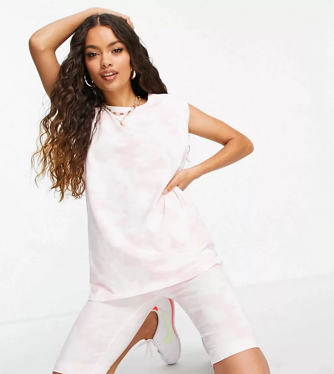 Pieces Petite – Ärmelloses T-Shirt mit rosa Batikmuster, Kombiteil-Mehrfarb günstig online kaufen