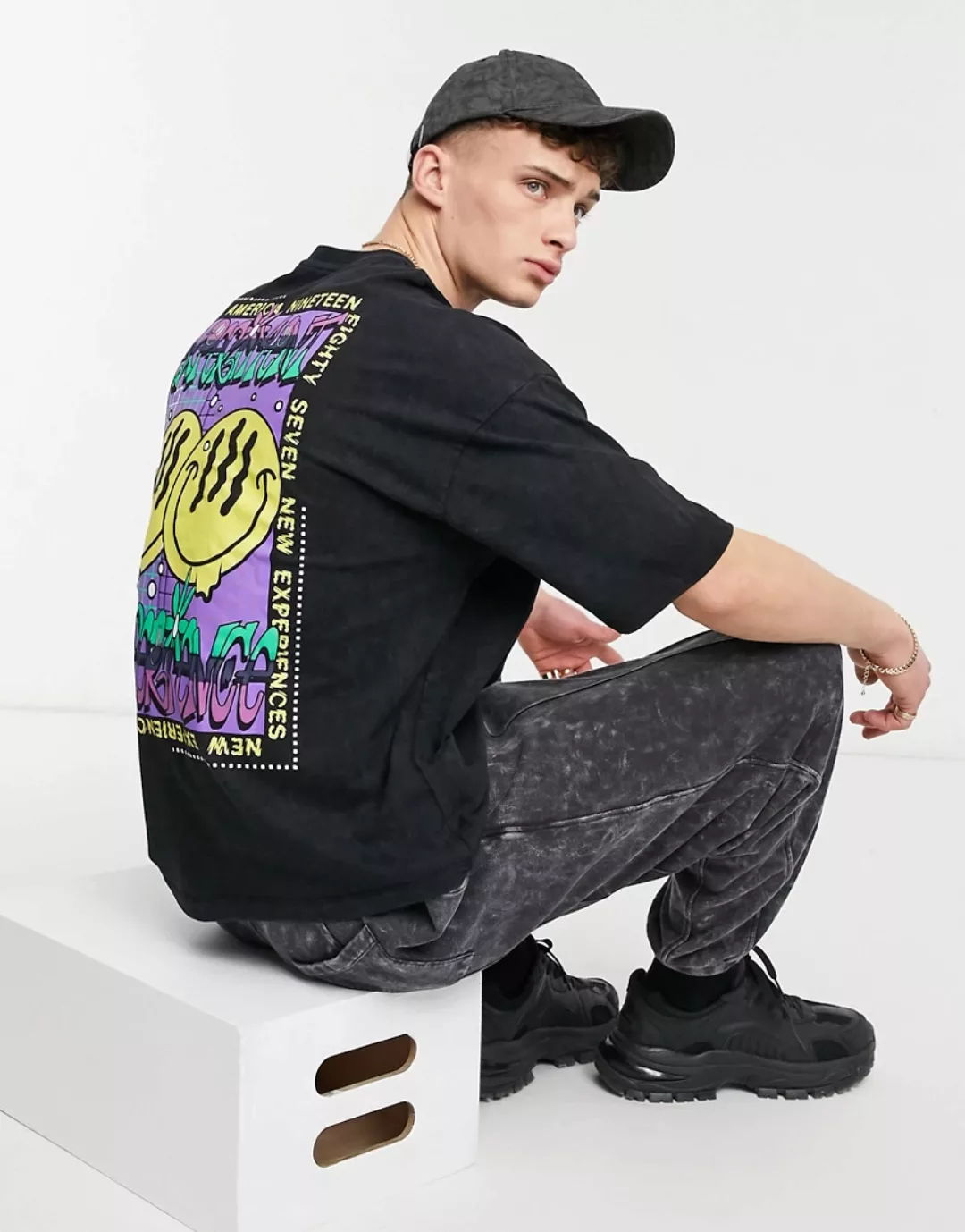 ASOS DESIGN – Oversize-T-Shirt in schwarzer Acid-Waschung mit Rückenprint i günstig online kaufen