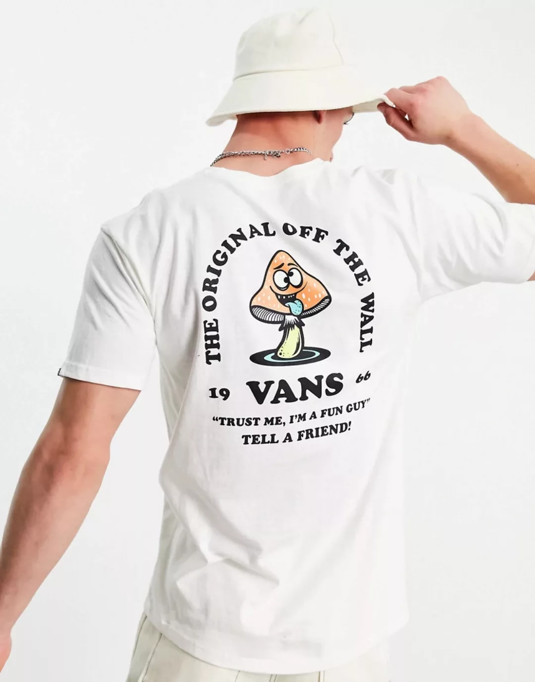 Vans – Fan Guy – T-Shirt in gebrochenem Weiß mit Rückenprint günstig online kaufen