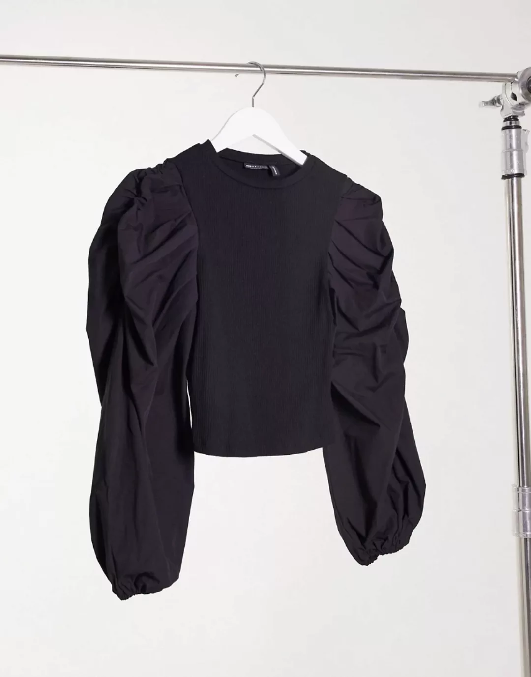 ASOS DESIGN – Schwarzes, geripptes T-Shirt mit Rippenstruktur und voluminös günstig online kaufen