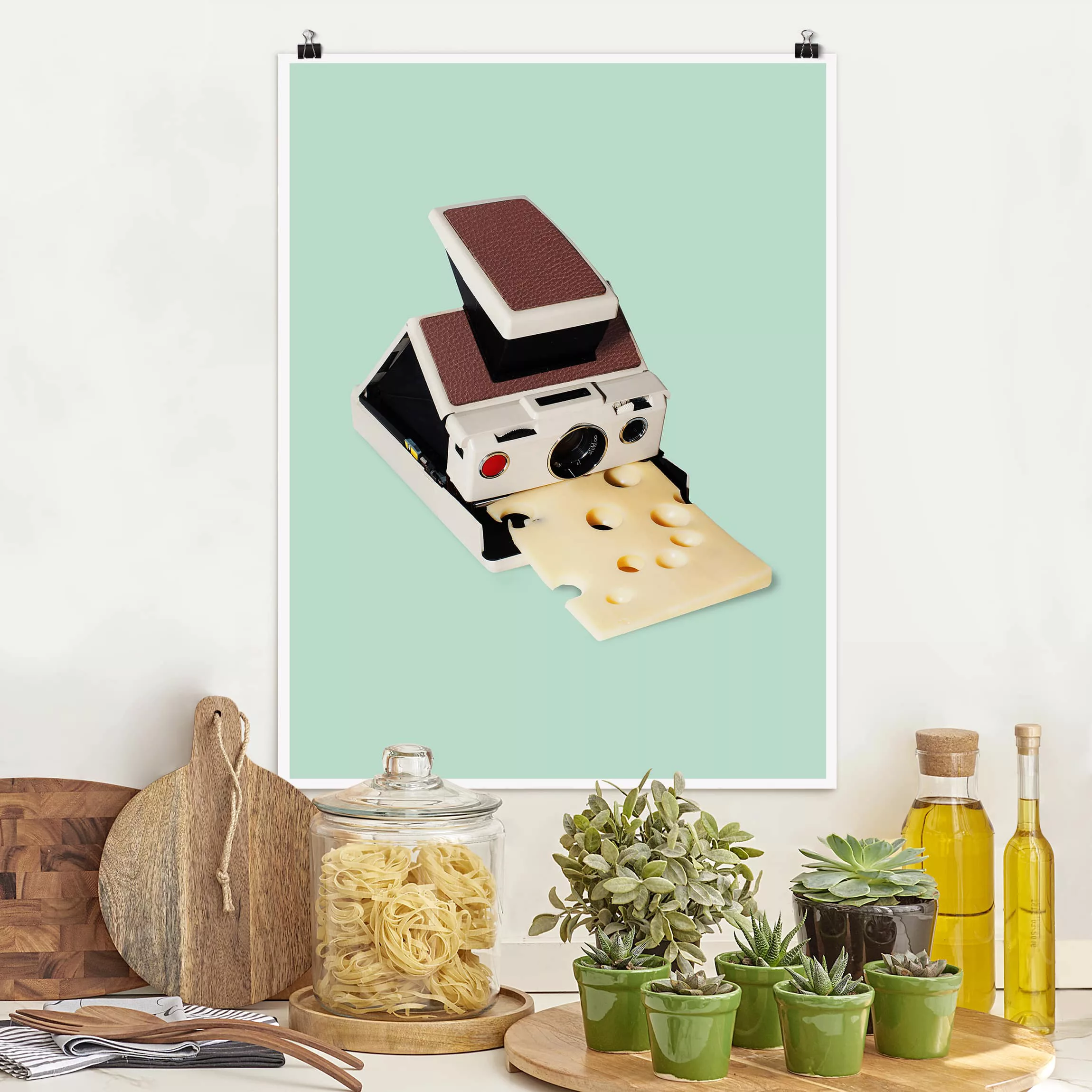 Poster Kunstdruck - Hochformat Kamera mit Käse günstig online kaufen