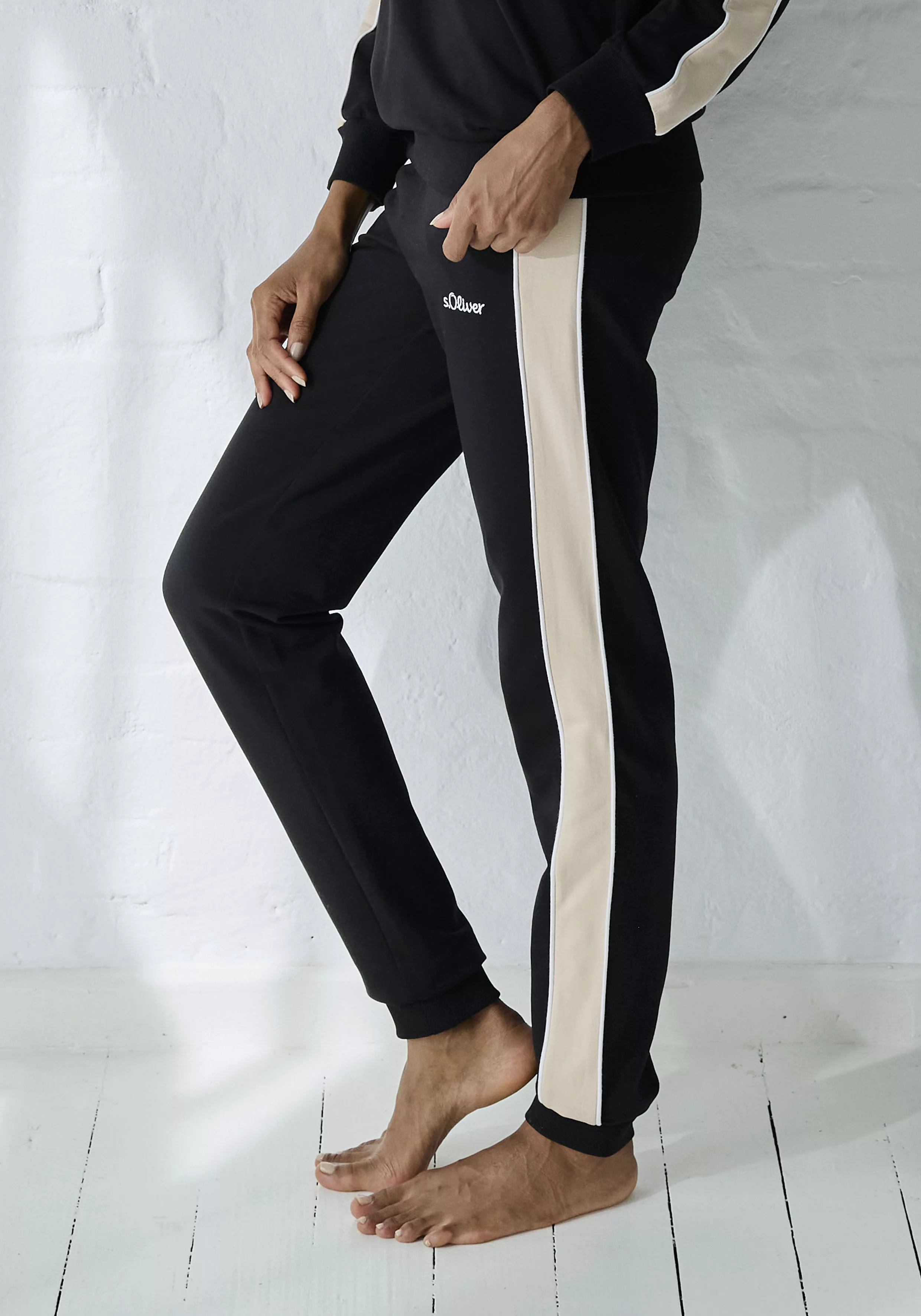 s.Oliver Sweathose "-Loungehose / Relaxhose", (1 tlg.), mit Seitenstreifen günstig online kaufen