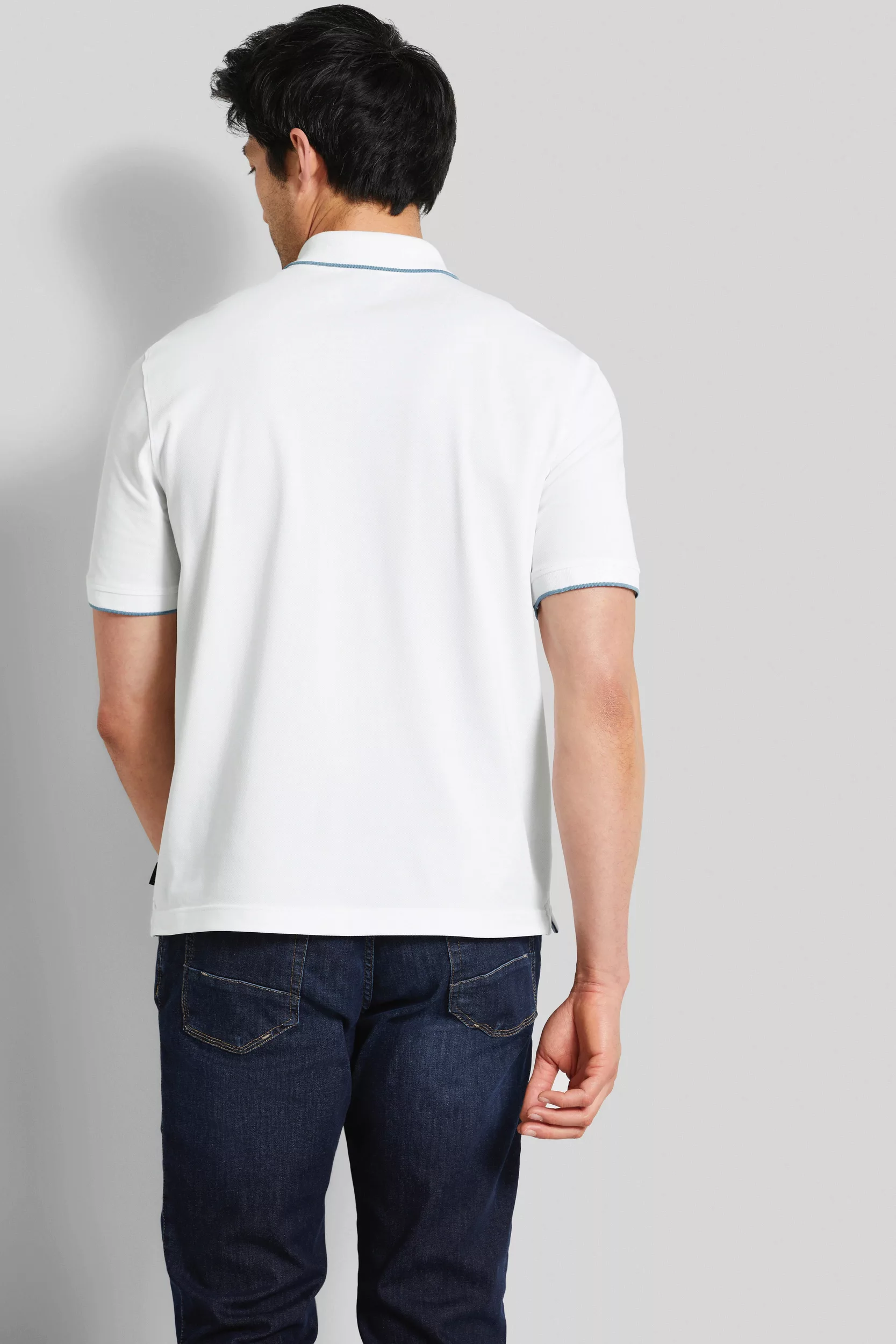 bugatti Poloshirt farbliche Akzente an Kragen, Brusttasche und Ärmelsaum günstig online kaufen