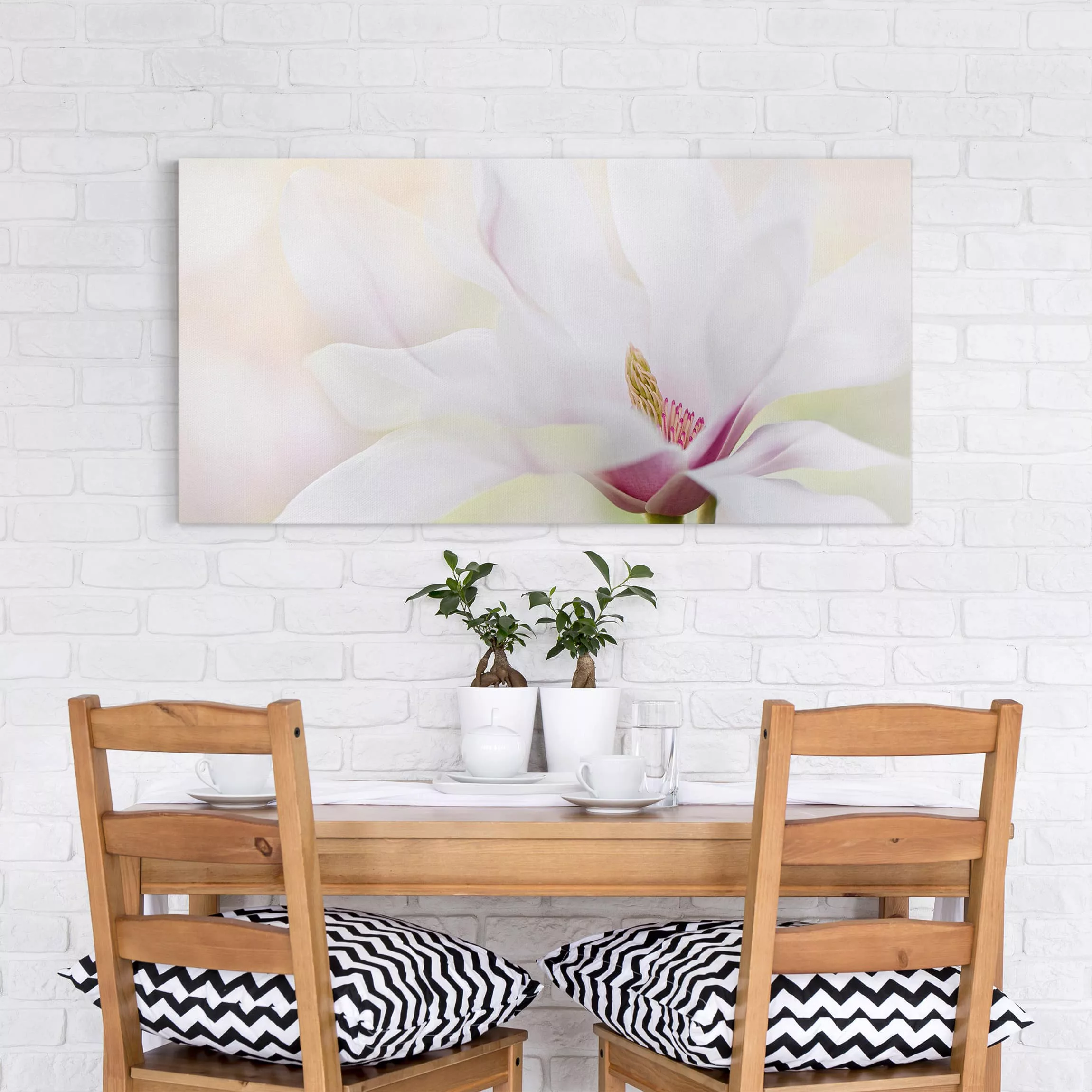 Leinwandbild Blumen - Querformat Zarte Magnolienblüte günstig online kaufen