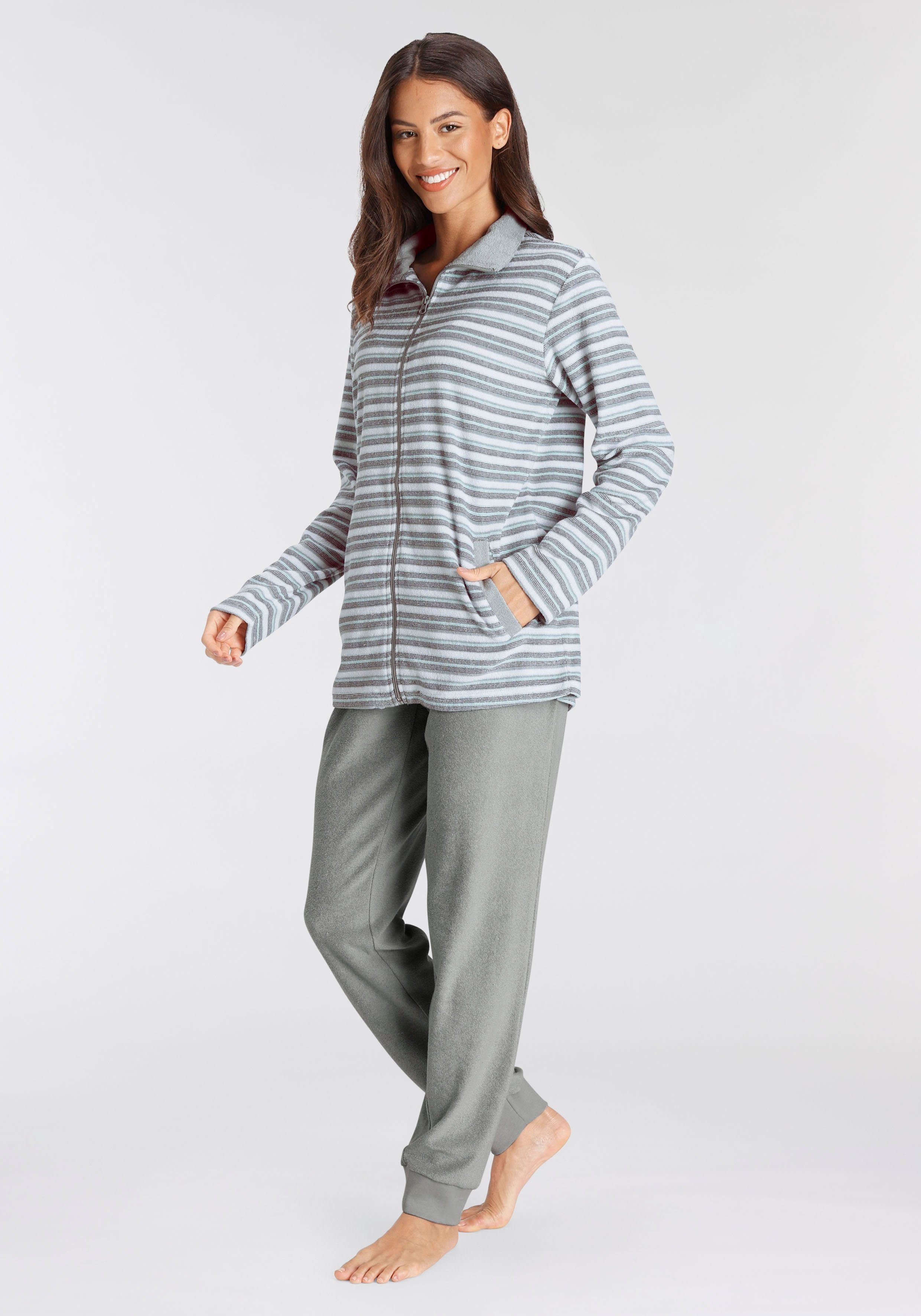 Vivance Dreams Pyjama, (2 tlg.), aus weichem Frottée mit Streifen und Herze günstig online kaufen