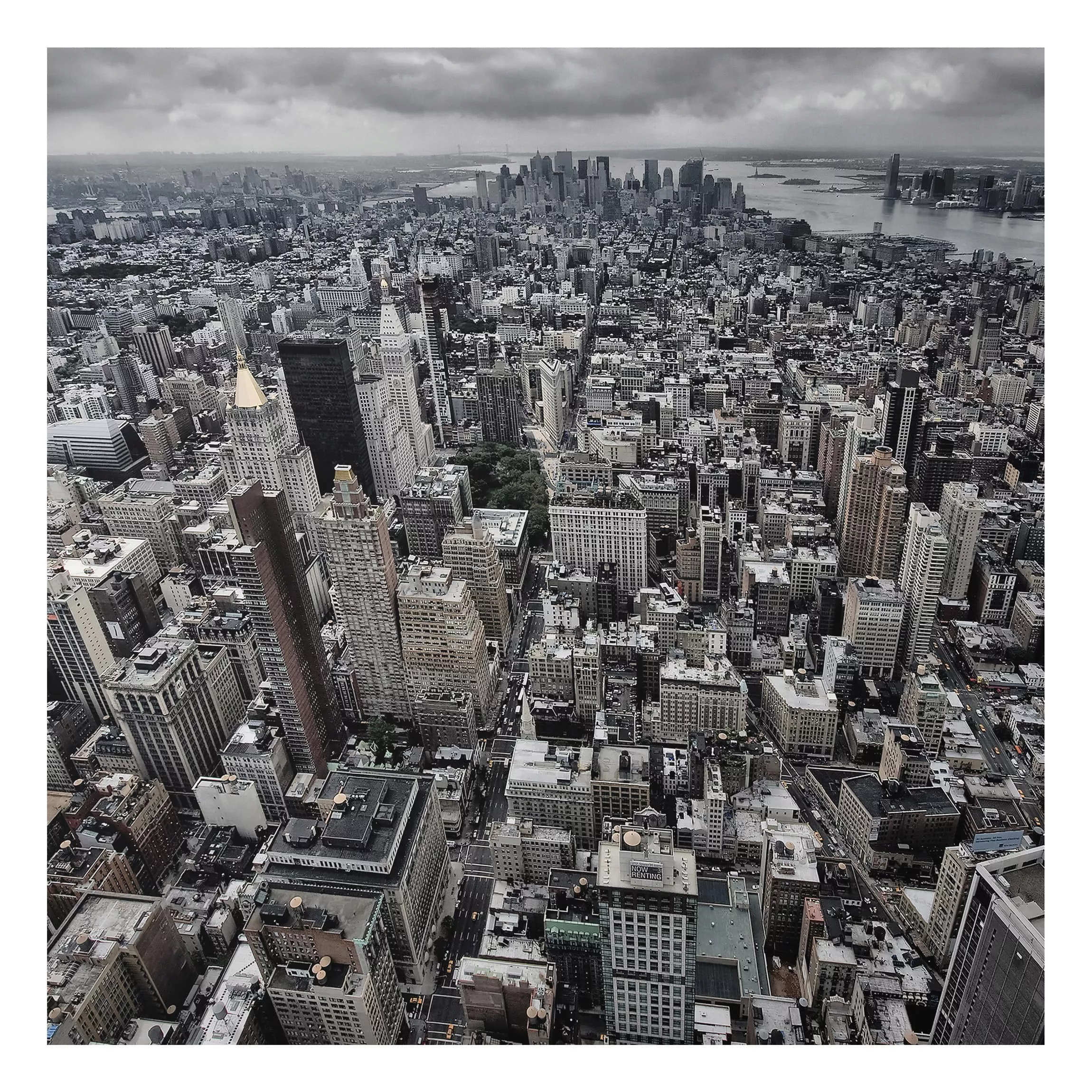 Alu-Dibond Bild Schwarz-Weiß - Quadrat Blick über Manhattan günstig online kaufen