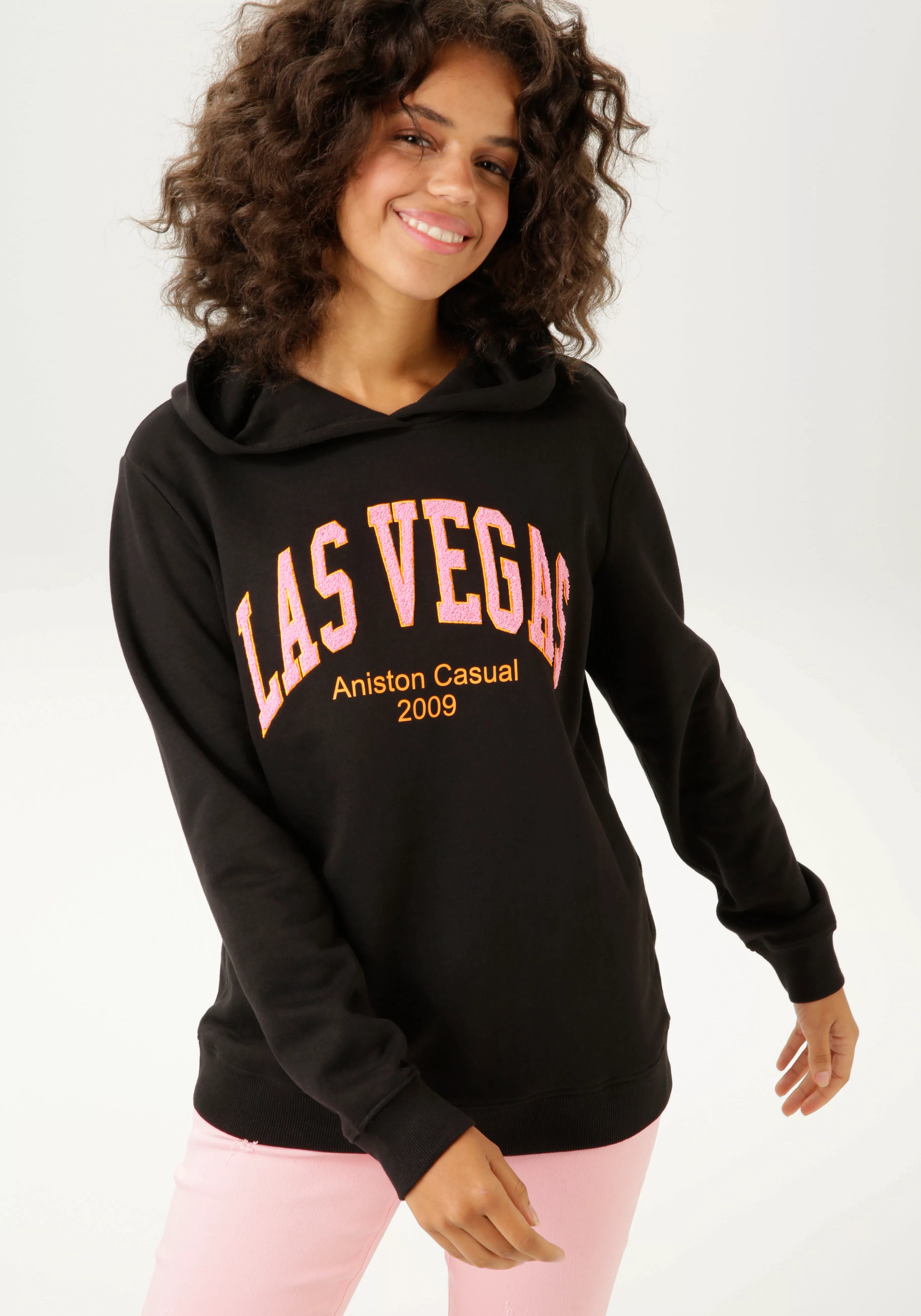 Aniston CASUAL Sweatshirt, mit aufgestickter "LAS VEGAS"-Applikation günstig online kaufen