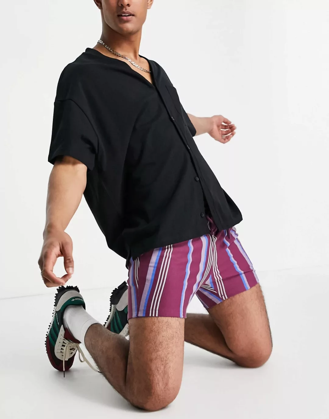 ASOS DESIGN – Enge Jersey-Shorts mit Streifen-Mehrfarbig günstig online kaufen