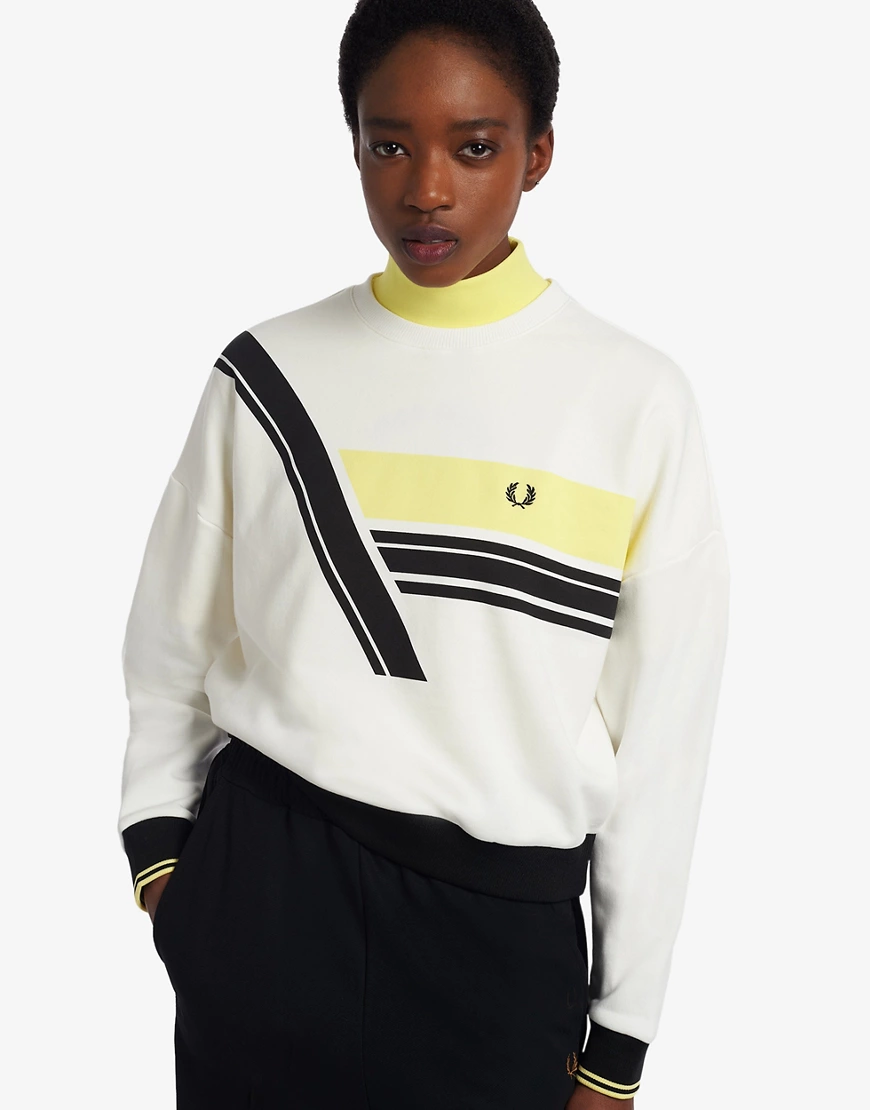 Fred Perry – Sweatshirt in Weiß mit grafischen Blockstreifen günstig online kaufen