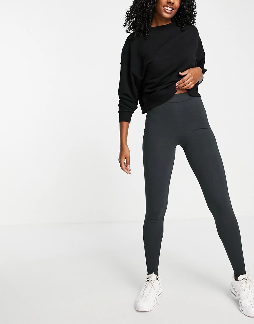 Topshop – Leggings in verwaschenem Schwarz mit Stegdetail und Grafik am Bei günstig online kaufen