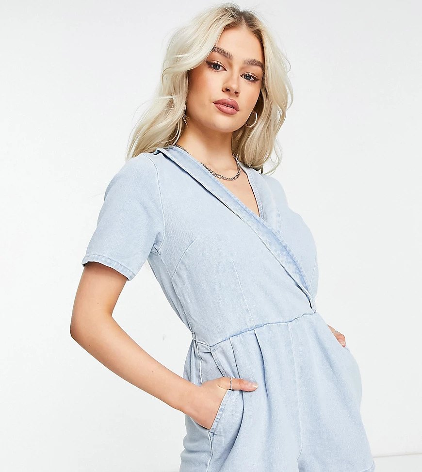 Miss Selfridge Petite – Blauer Playsuit in Wickeloptik günstig online kaufen