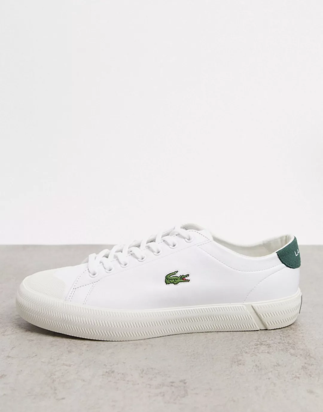 Lacoste – Gripshot – Sneaker aus Leder in Weiß-Grün günstig online kaufen