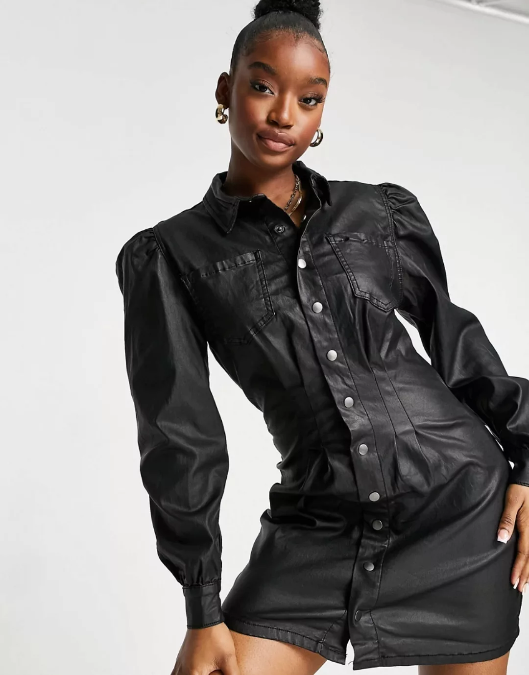 Missguided – Hemdkleid aus Denim mit elastischer Taille in Schwarz günstig online kaufen