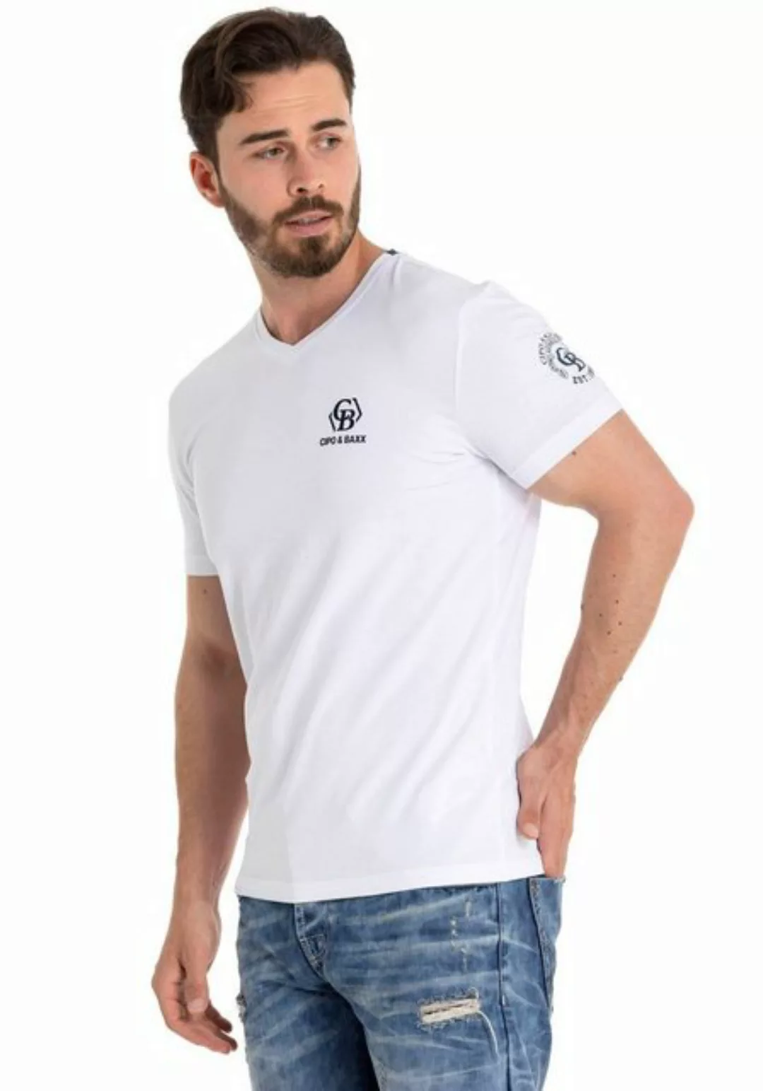 Cipo & Baxx V-Shirt mit Markenlabel in Samt-Optik günstig online kaufen