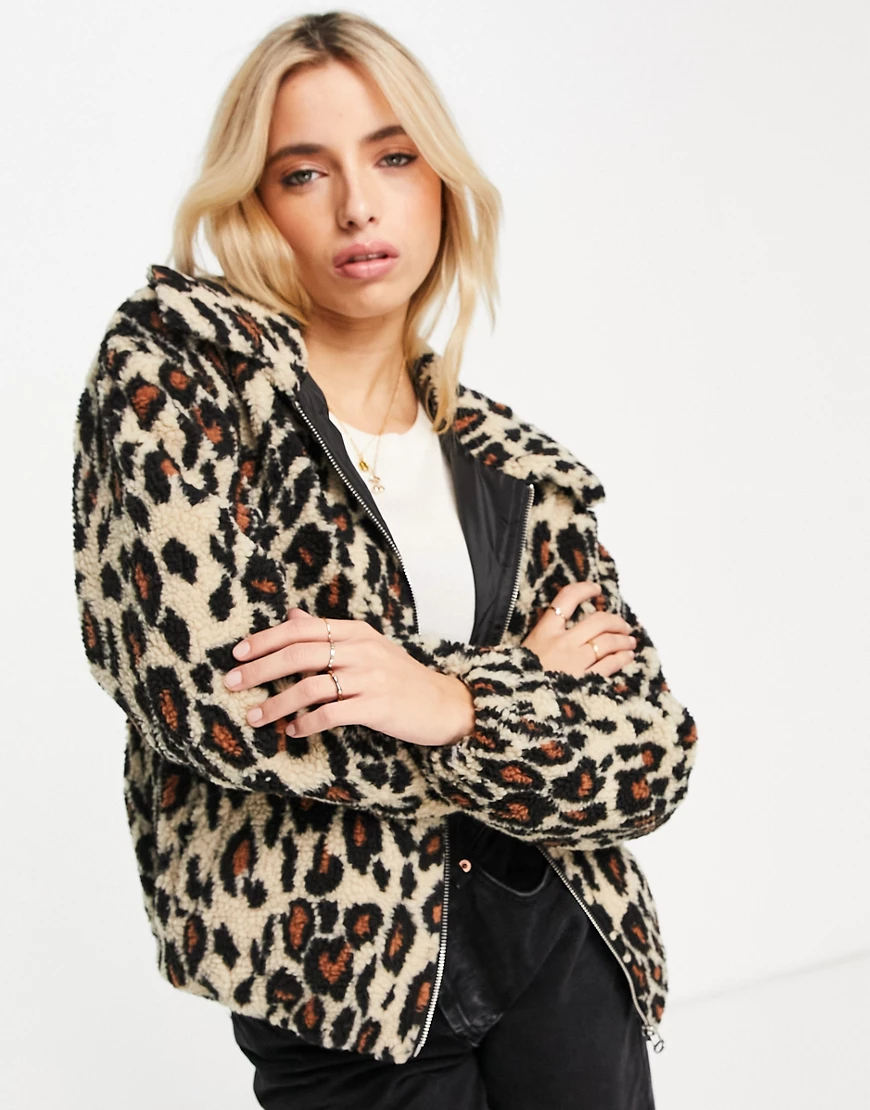 JDY – Aden – Teddyjacke mit Leopardenprint-Schwarz günstig online kaufen