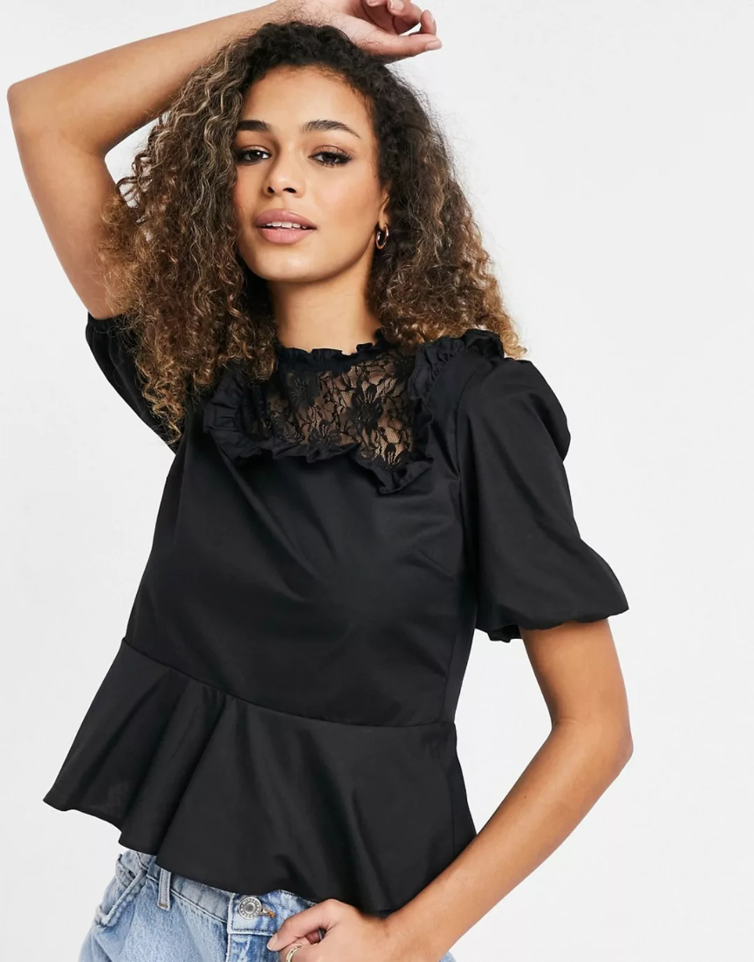 Miss Selfridge – Bluse mit Spitzenpasse in Schwarz-Weiß günstig online kaufen