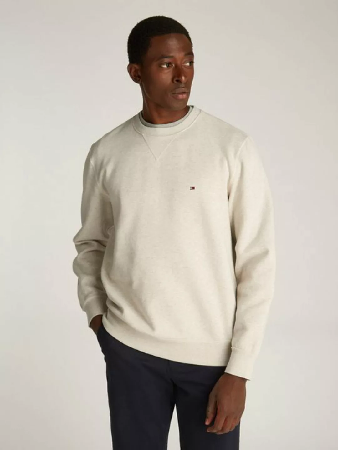 Tommy Hilfiger Sweatshirt ESS SEASONAL FLEECE CREWNECK mit Logostickerei günstig online kaufen