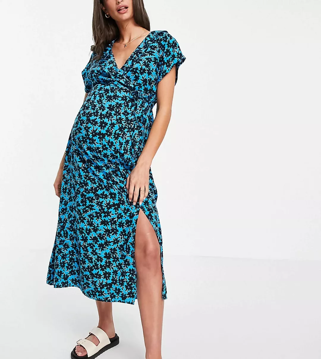 New Look Maternity – Midi-Wickelkleid in Blau geblümt günstig online kaufen