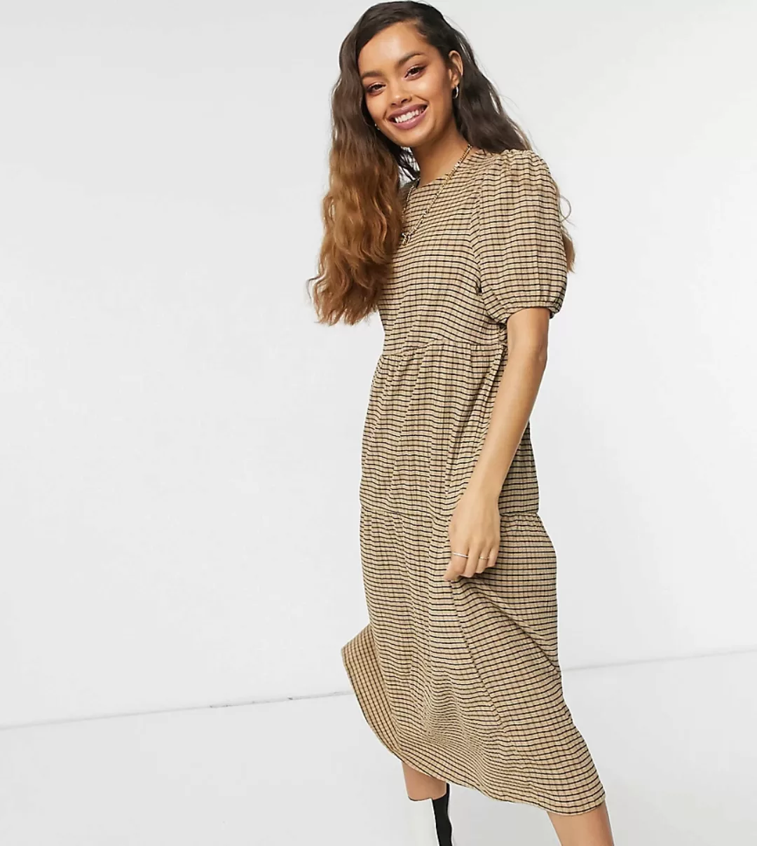 ASOS DESIGN Petite – Midi-Hängerkleid mit Stufendesign in Camel und schwarz günstig online kaufen