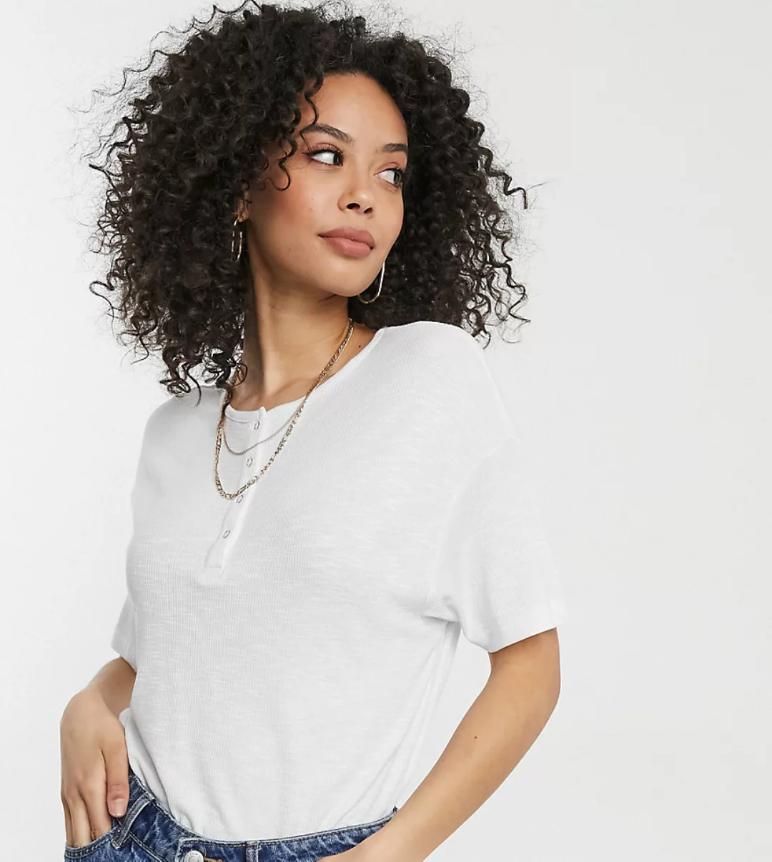 ASOS DESIGN Tall – Kastiges T-Shirt mit kurzem Schnitt und Druckknöpfen vor günstig online kaufen