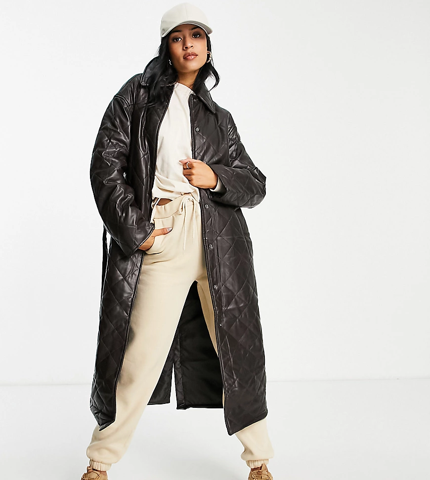 ASOS DESIGN Tall – Hero – Gesteppter Trenchcoat im Lederlook in Braun günstig online kaufen