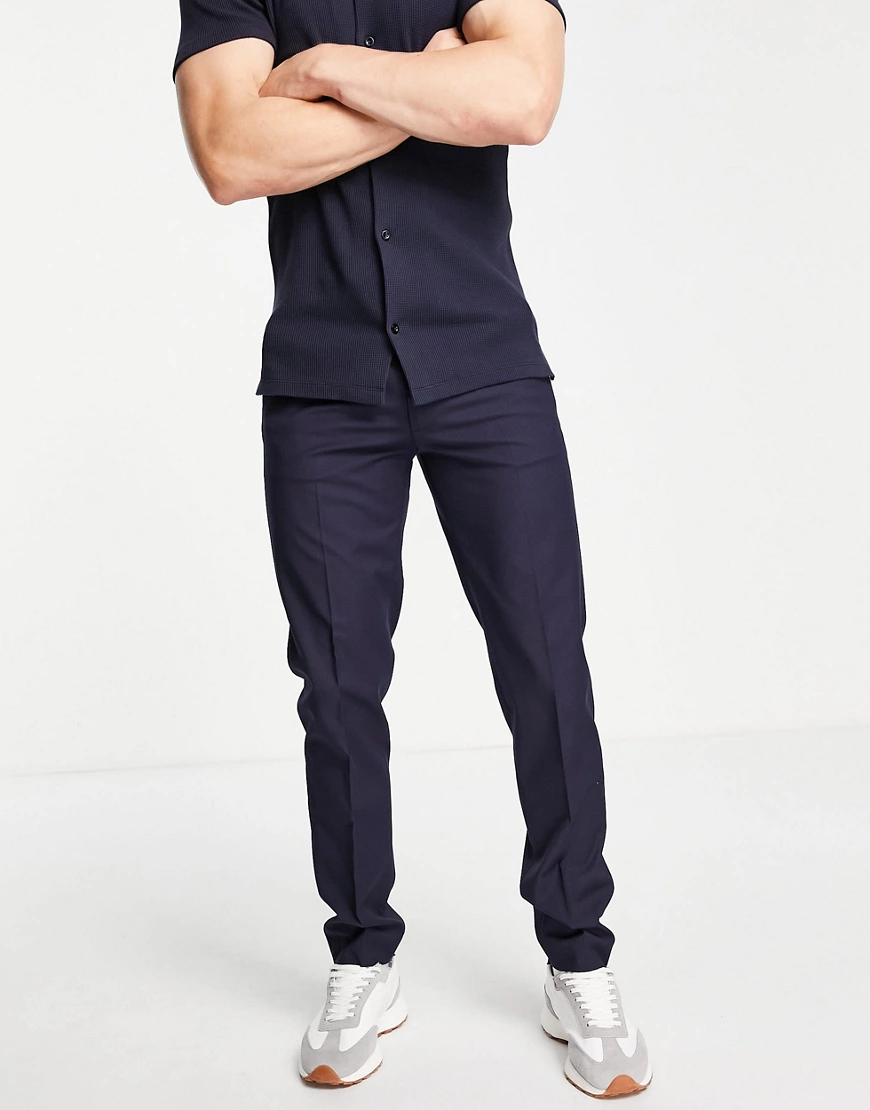 ASOS DESIGN – Elegante, schmal geschnittene Hose in Marineblau günstig online kaufen