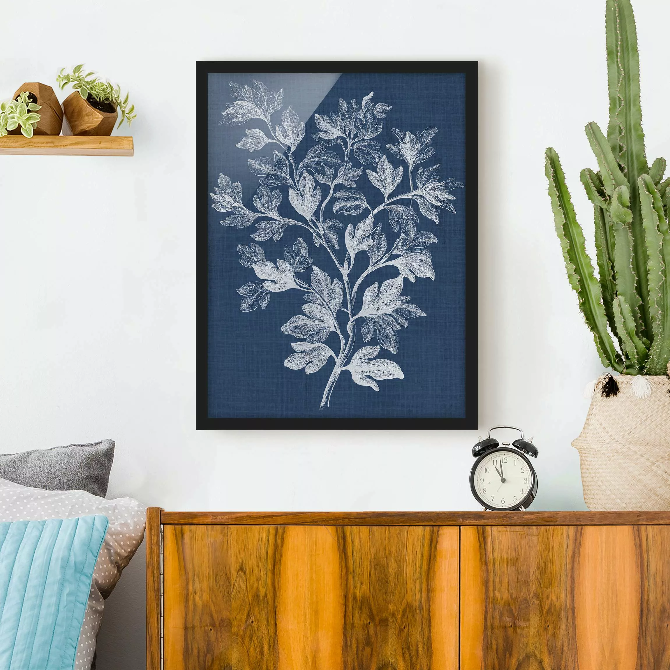 Bild mit Rahmen Blumen - Hochformat Denim Pflanzenstudie I günstig online kaufen