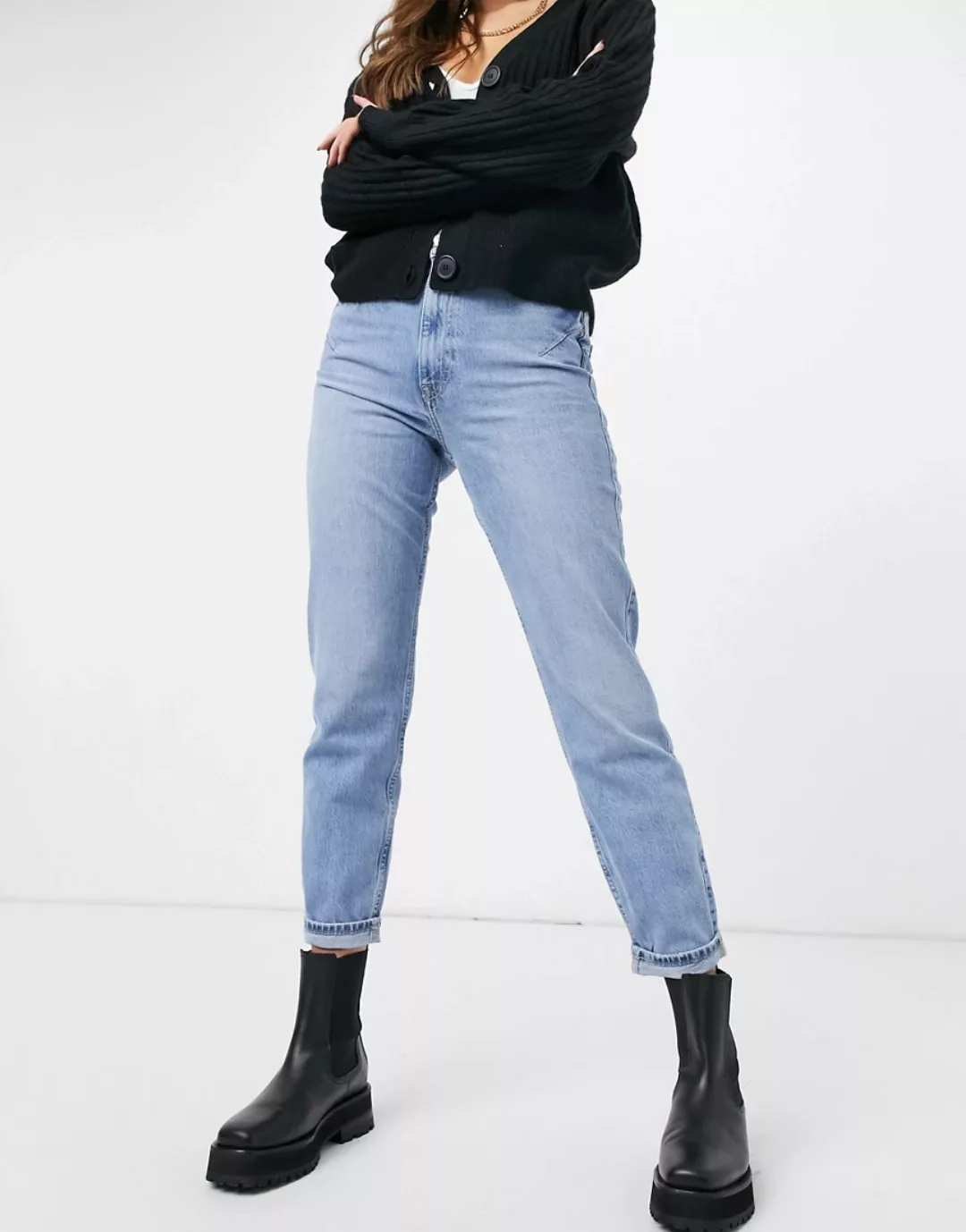 River Island – Carrie – Mom-Jeans in Used-Optik in Mittelblau günstig online kaufen
