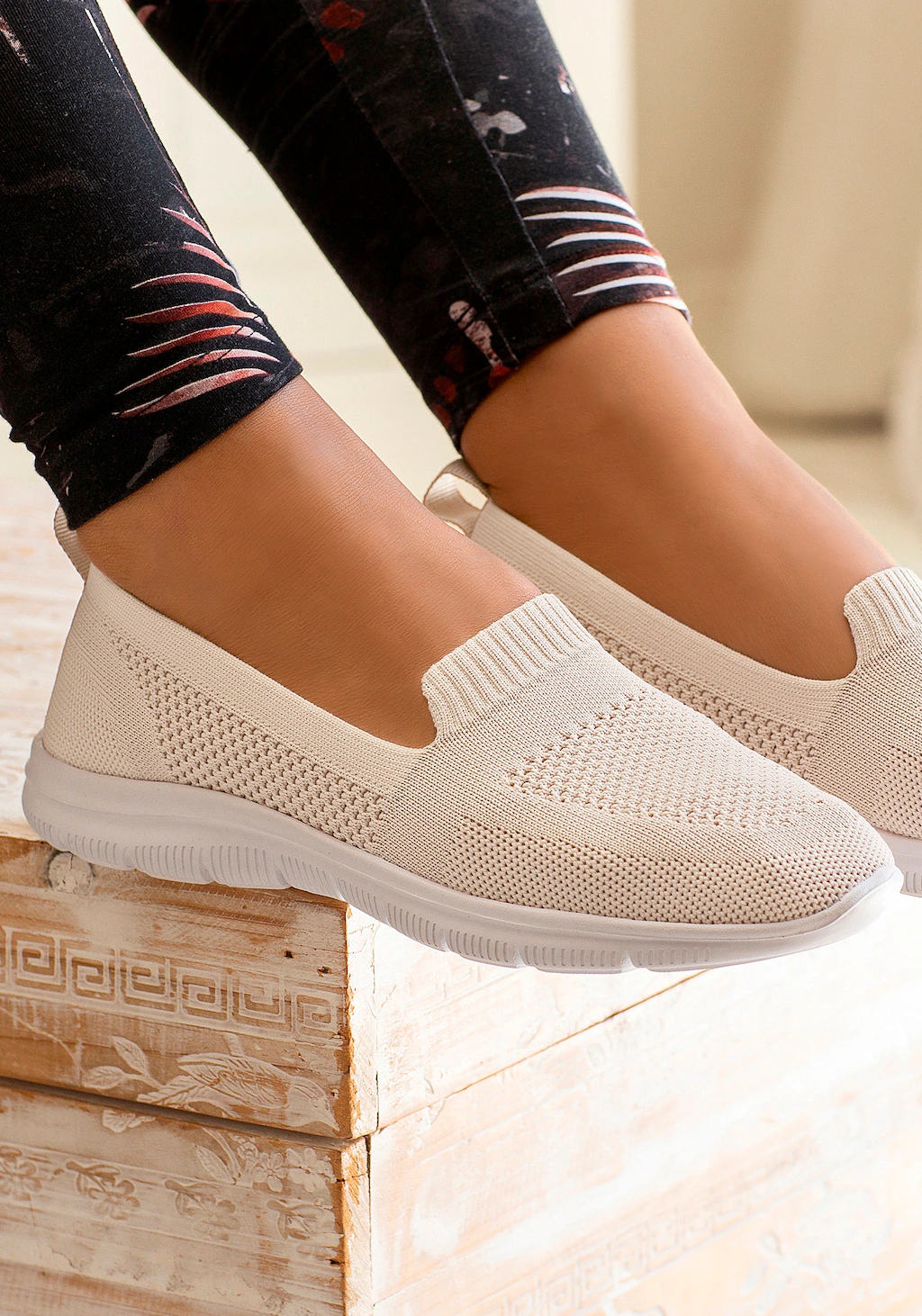 LASCANA Slipper, Sneaker, Halbschuh, ultraleicht zum Reinschlüpfen VEGAN günstig online kaufen