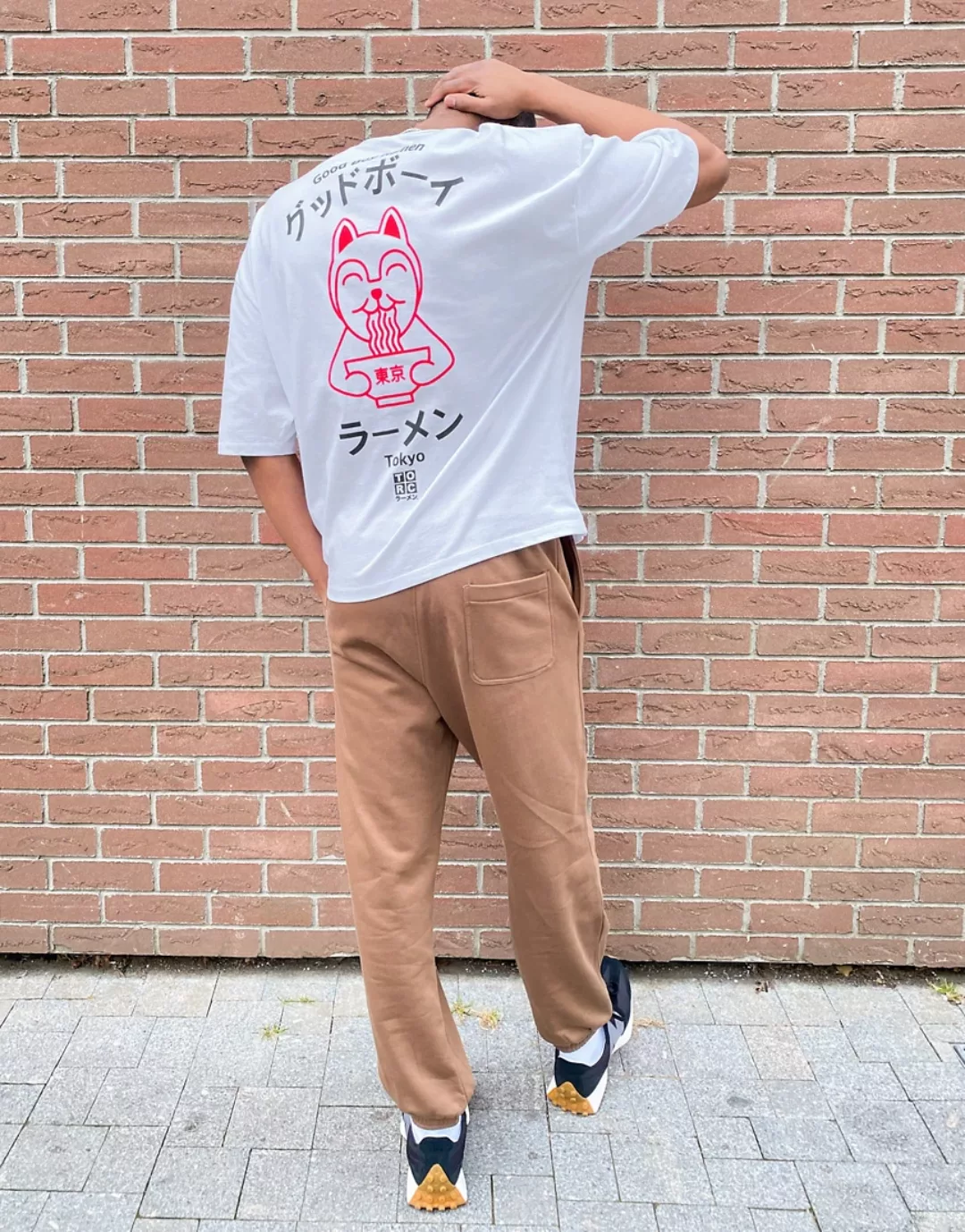 ASOS DESIGN – Schweres Oversize-T-Shirt mit „Good Boy Ramen“-Print in Weiß günstig online kaufen