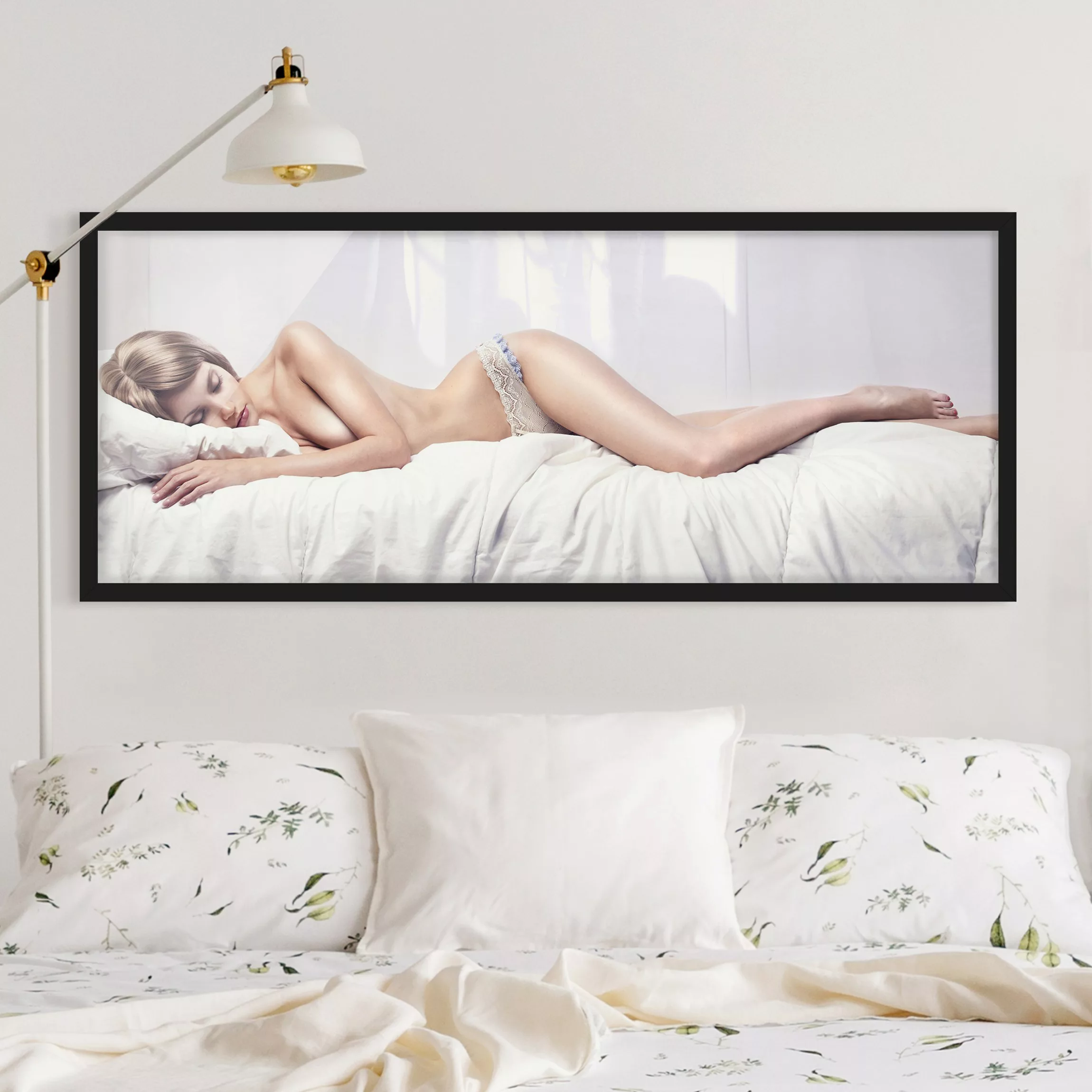 Bild mit Rahmen Portrait - Panorama Sleeping Beauty günstig online kaufen