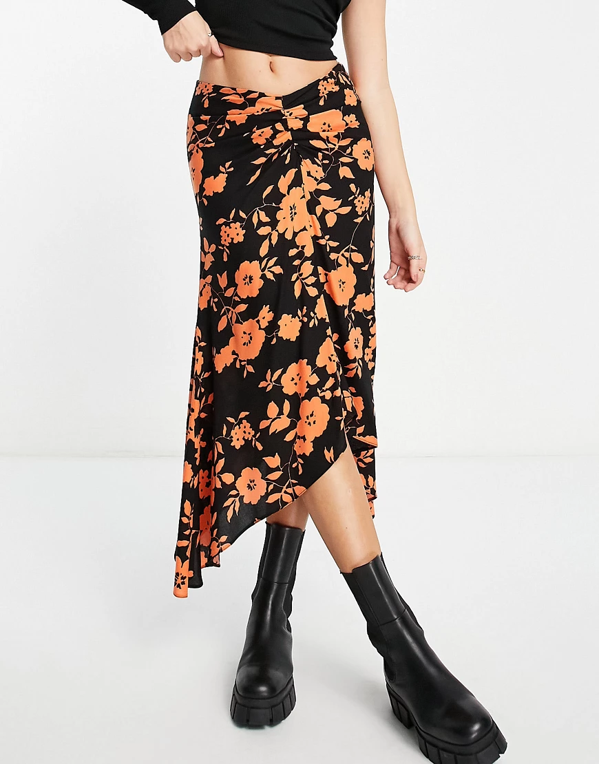 ASOS DESIGN – Geraffter Midirock mit Blumenmuster in leuchtendem Orange-Bun günstig online kaufen