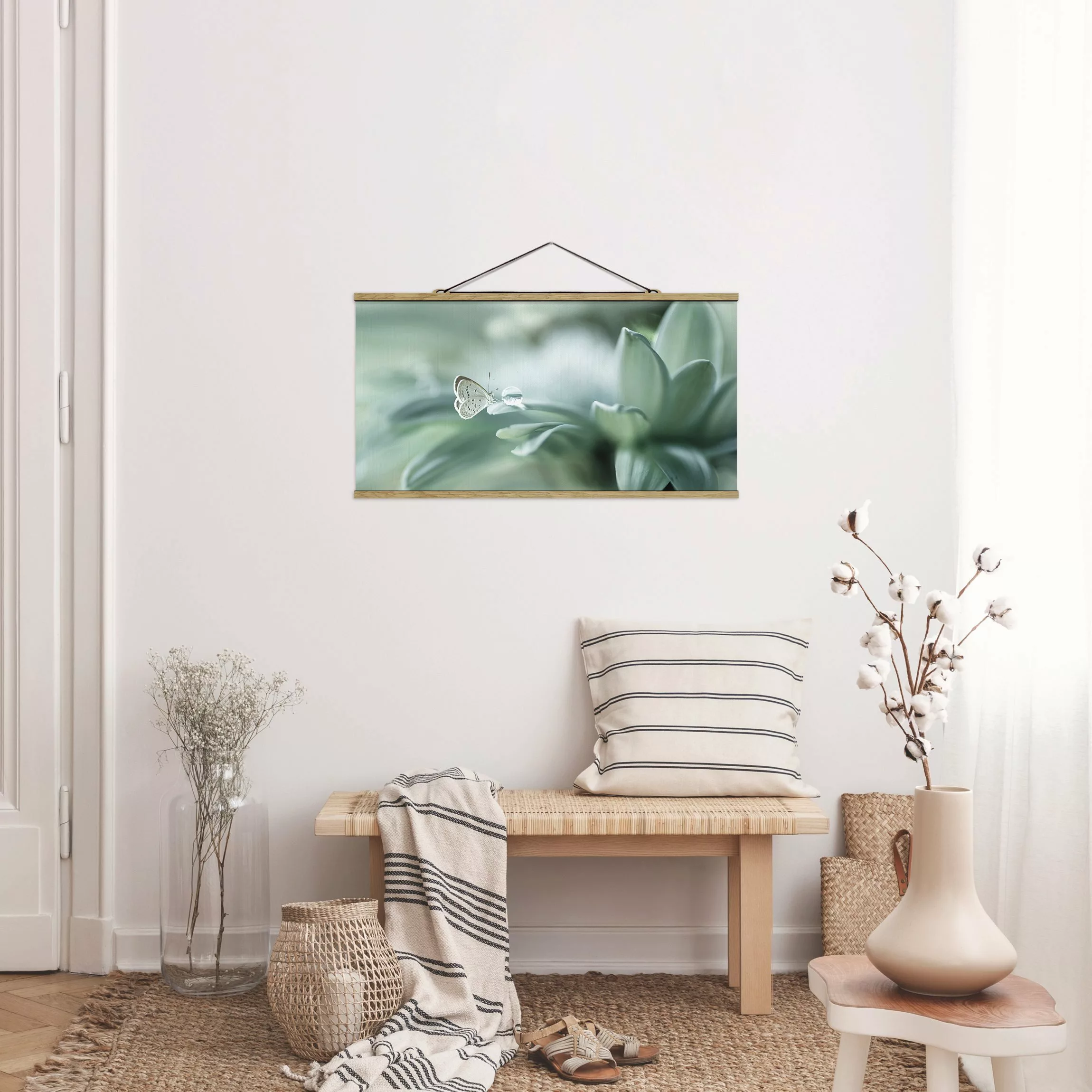 Stoffbild Blumen mit Posterleisten - Querformat Schmetterling und Tautropfe günstig online kaufen