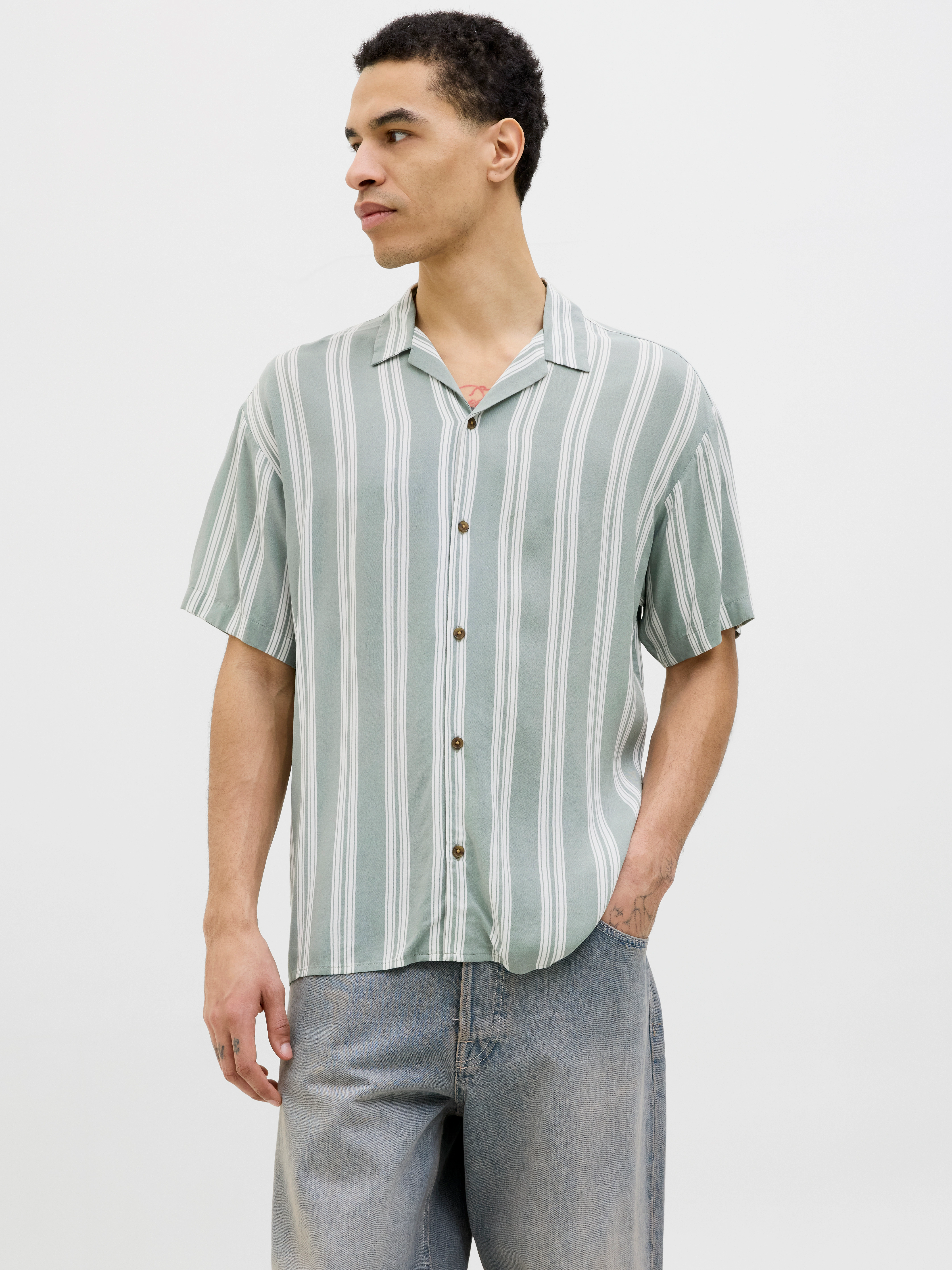 Jack & Jones Kurzarmhemd "JJEJEFF STRIPE RESORT SHIRT SS SN", mit Streifen günstig online kaufen