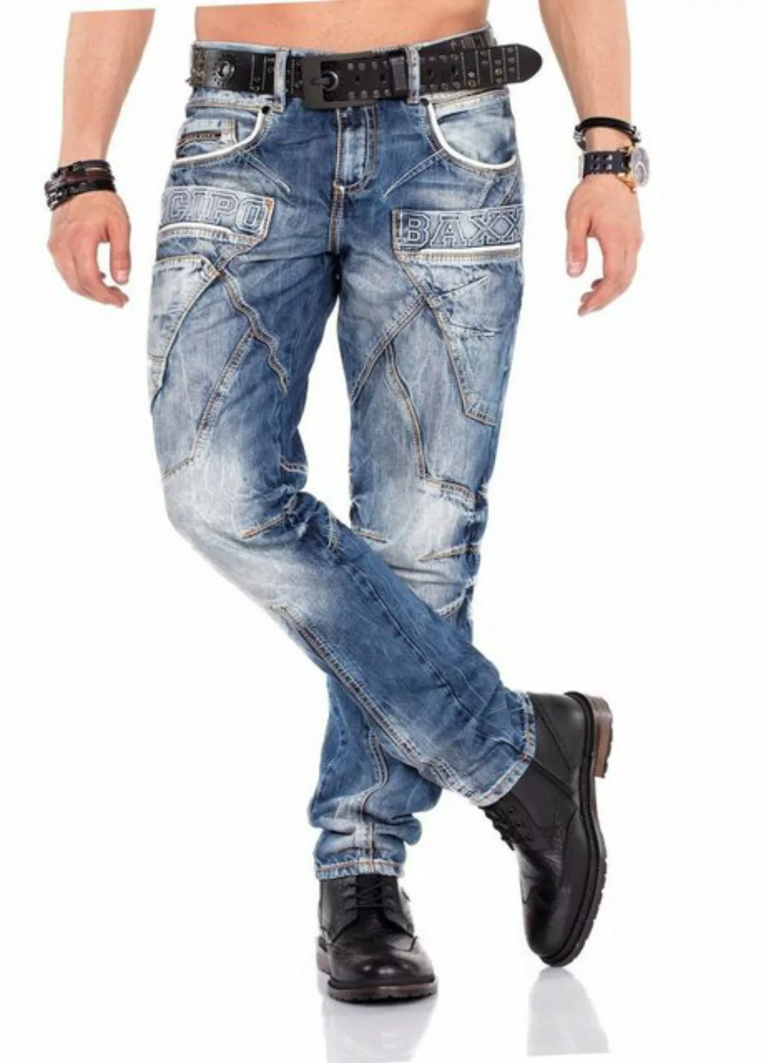 Cipo & Baxx Straight-Jeans mit Ziernähten und großem Schriftzug günstig online kaufen