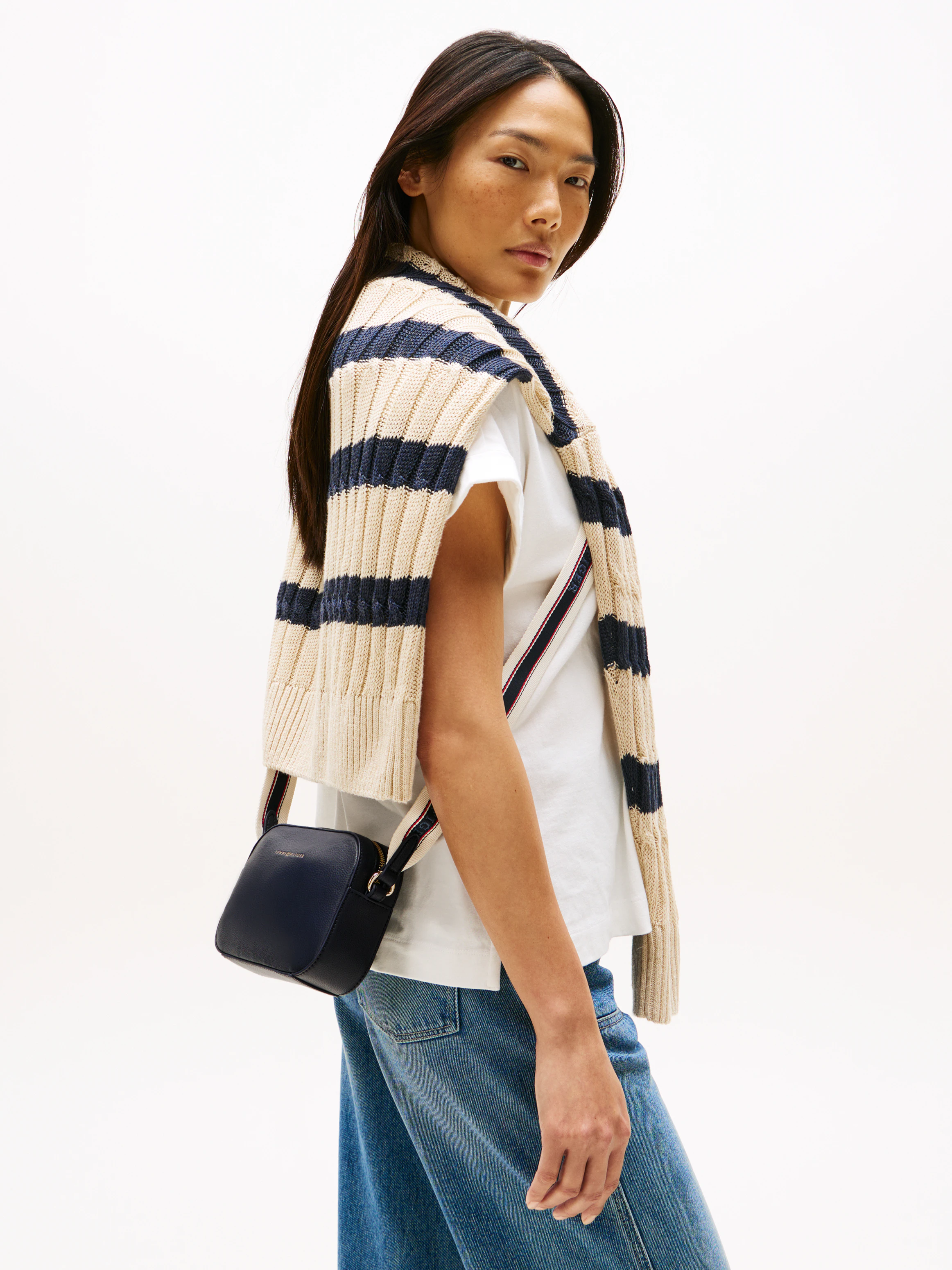 Tommy Hilfiger Umhängetasche "TH LOGOTAPE CAMERA BAG", Damen Schultertasche günstig online kaufen
