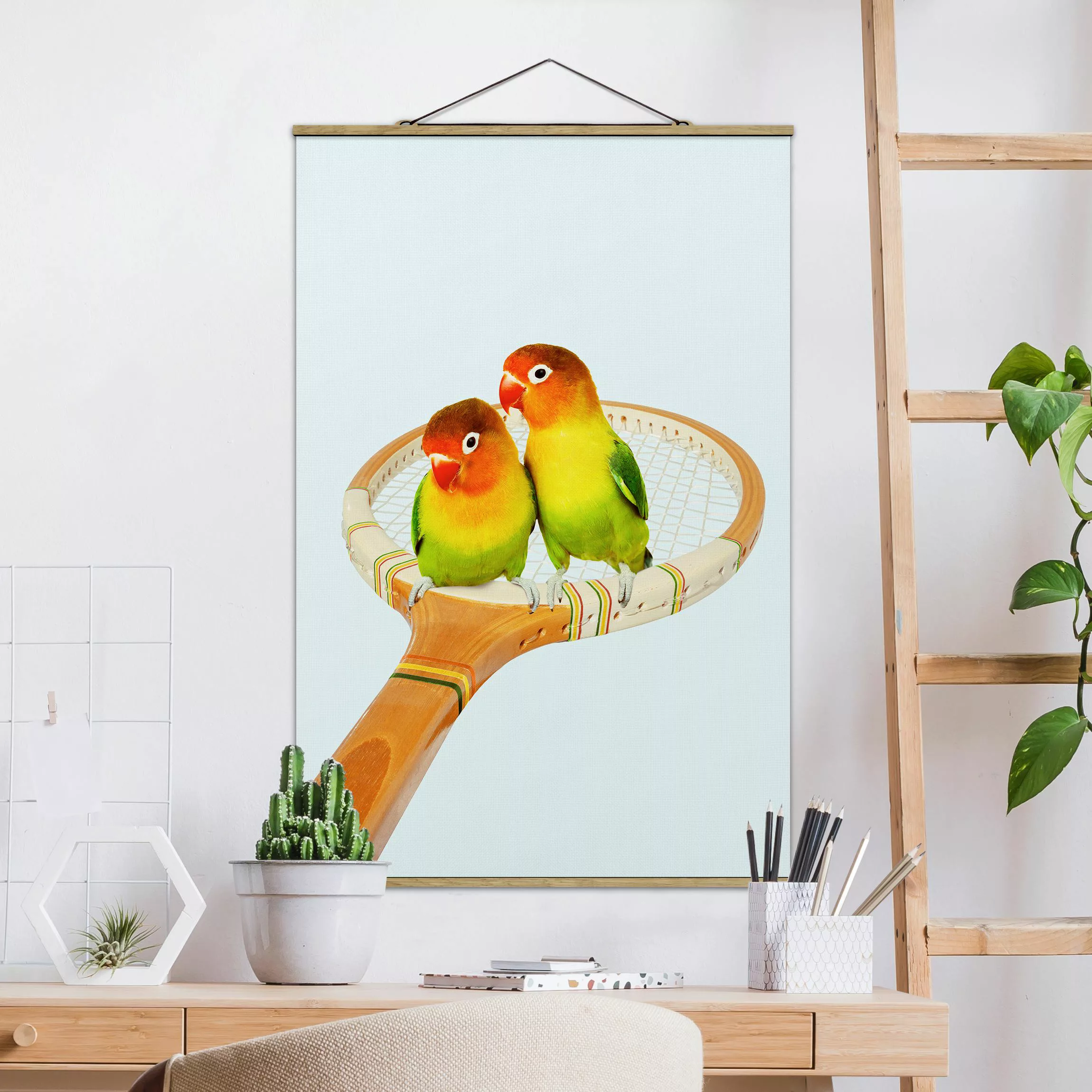 Stoffbild Tiere mit Posterleisten - Hochformat Tennis mit Vögeln günstig online kaufen