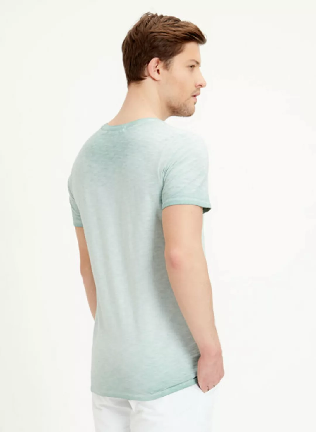 Herren T-shirt Aus Bio Baumwolle Mit Asymmetrischem Druck günstig online kaufen