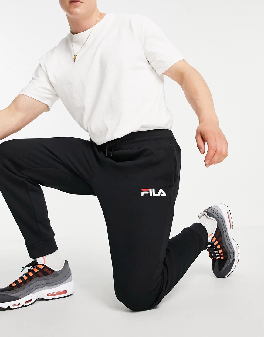 Fila – Jakoob – Jogginghose in Schwarz mit Logo günstig online kaufen