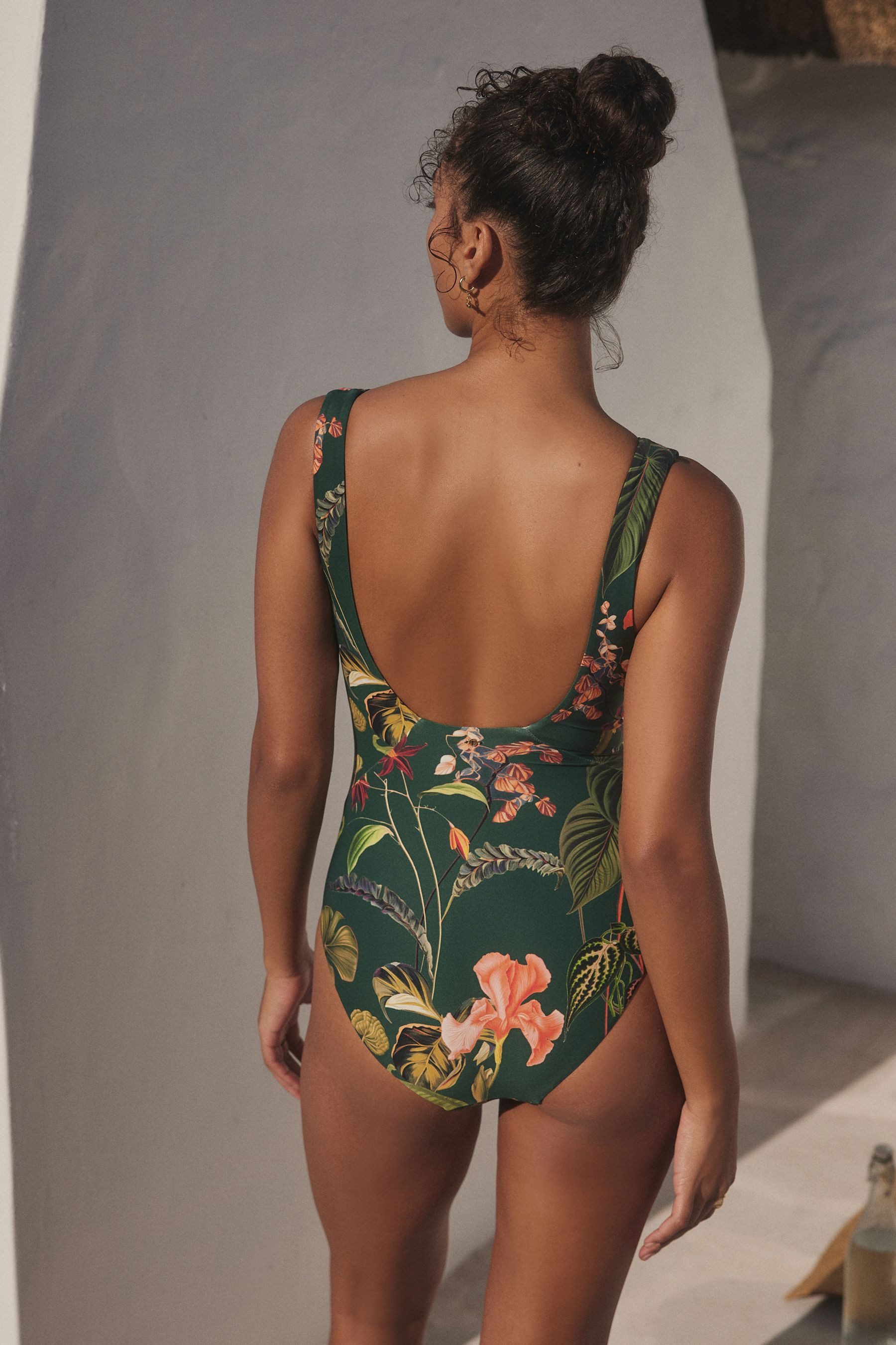 Next Badeanzug Bauchformender Badeanzug mit tiefem günstig online kaufen