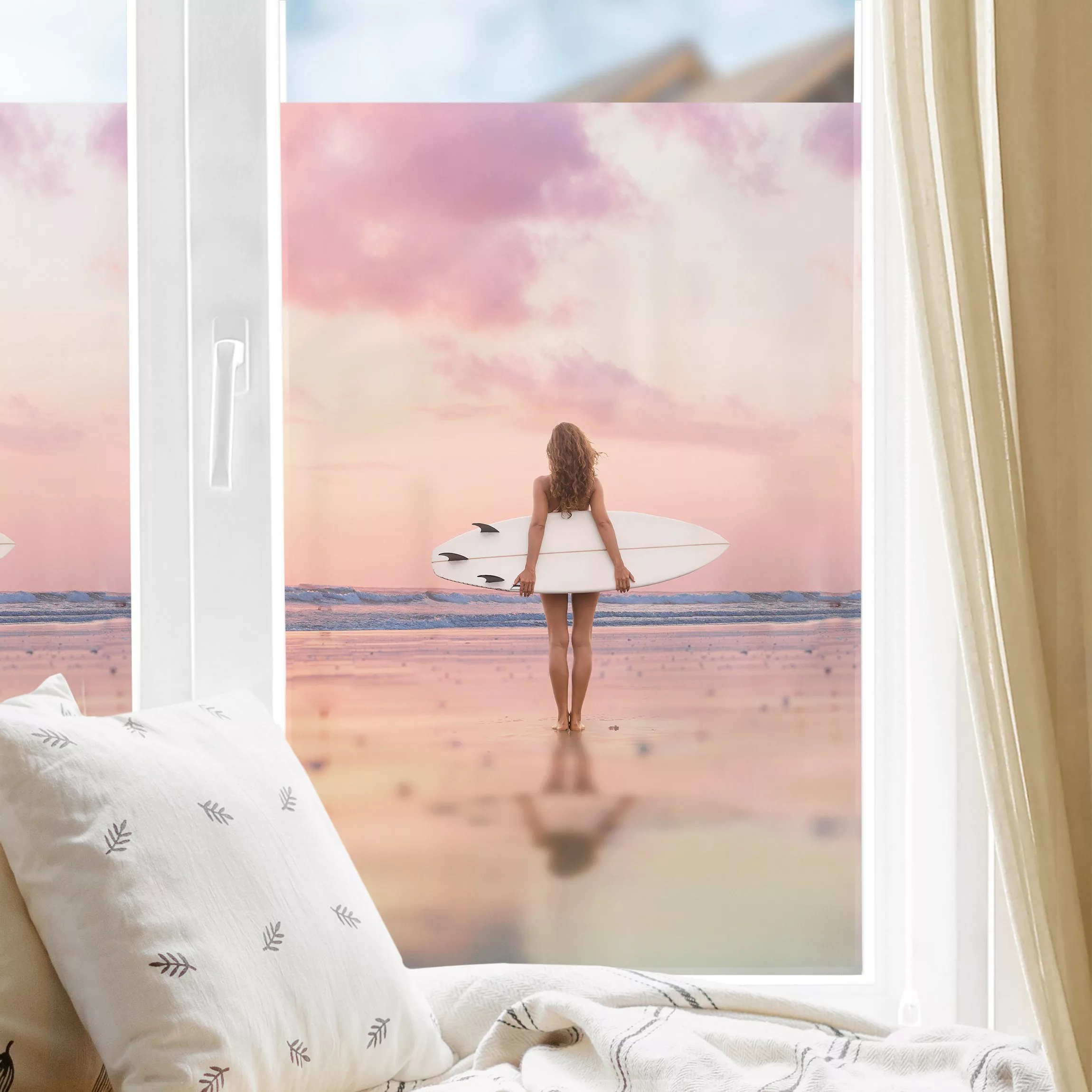 Fensterfolie Surfergirl mit Board im Abendrot günstig online kaufen