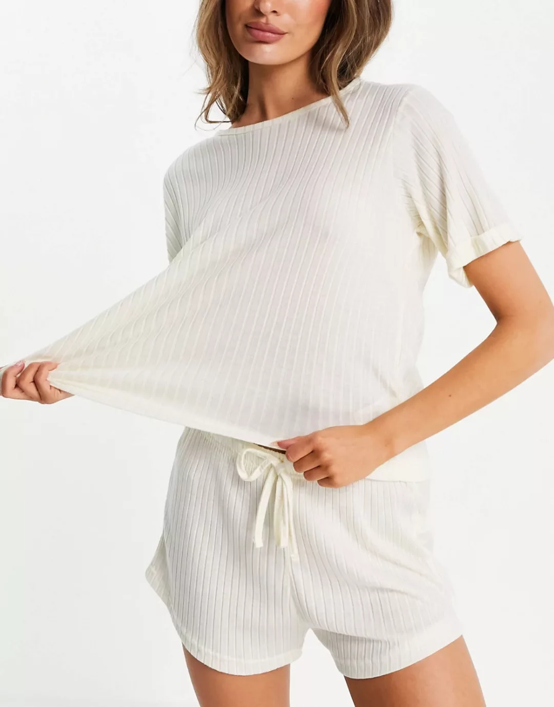 Missguided – Loungewear – Geripptes Set aus Oversize-T-Shirt und Shorts in günstig online kaufen
