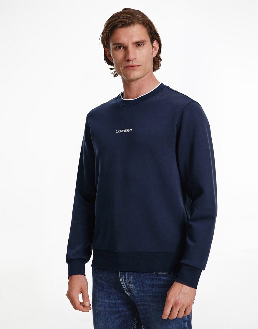 Calvin Klein – Sweatshirt in Marineblau mit mittig platziertem Logo günstig online kaufen