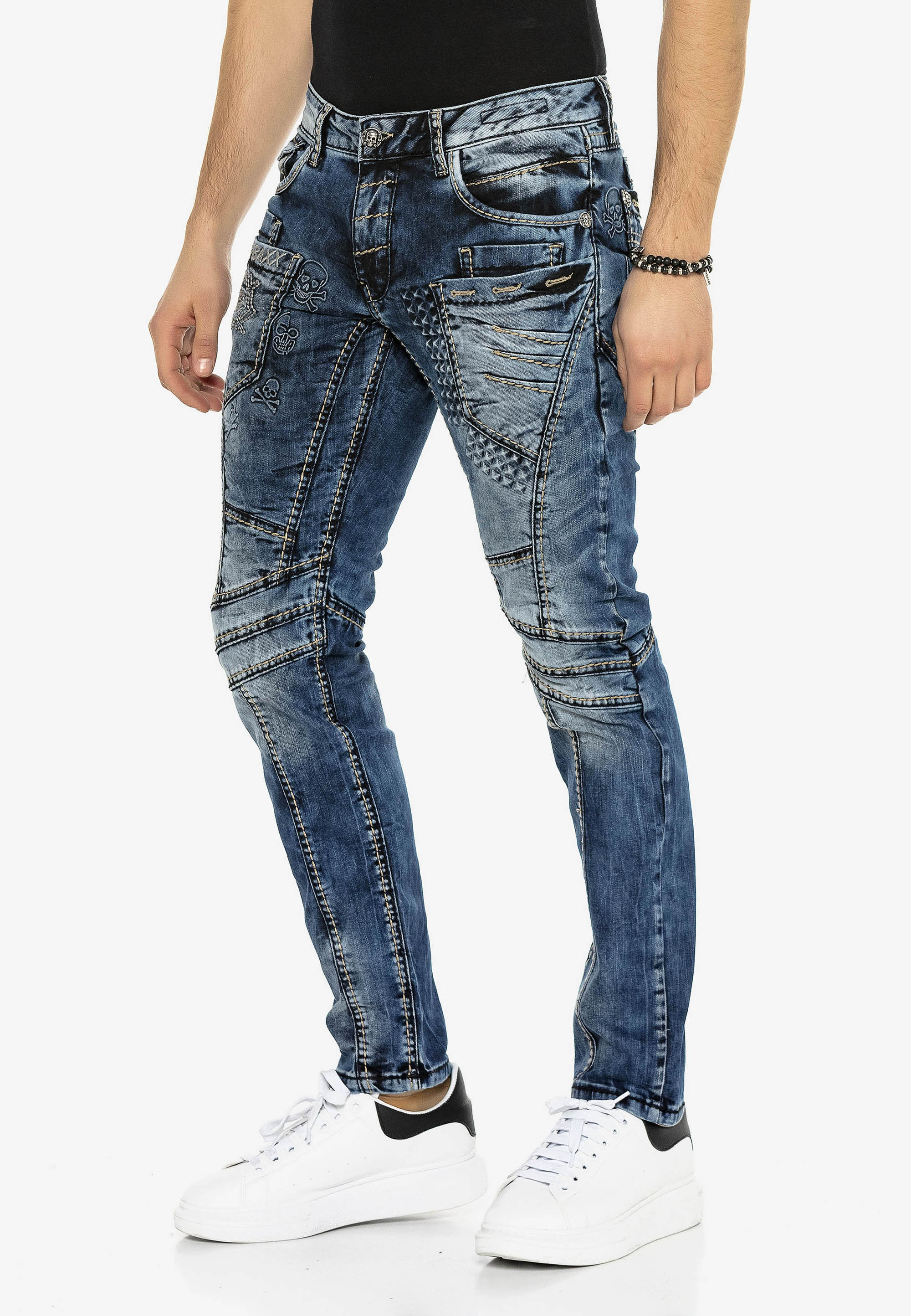 Cipo & Baxx Bequeme Jeans, mit trendigen Ziernähten in Straight-Fit günstig online kaufen